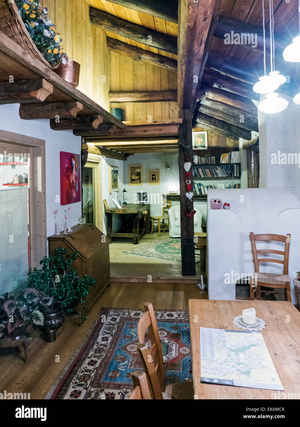 Vista interna del Dormì e Disnà bed & breakfast, Fornesighe, Italia settentrionale Foto Stock