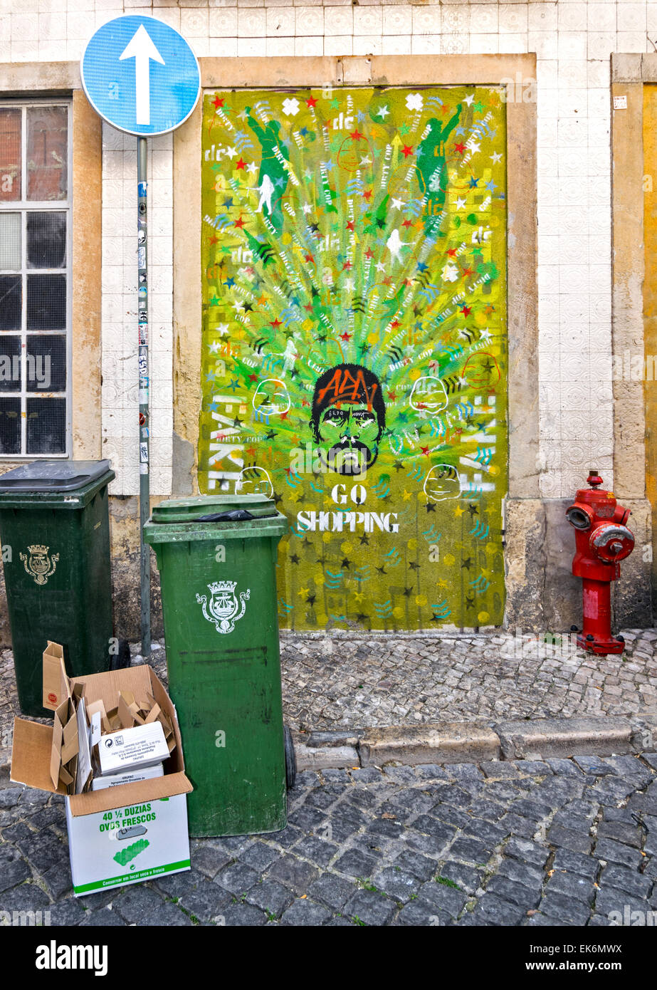 Lisbona portogallo l'arte al muro in una porta sogno immagini dalla mente Foto Stock