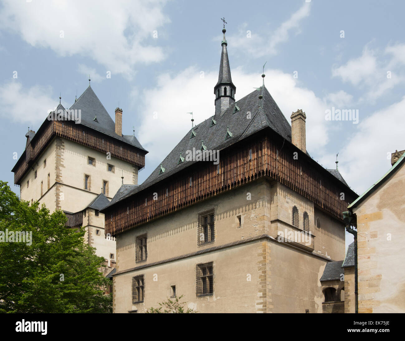 Il castello di Karlstejn - gateway e la torre di guardia Foto Stock