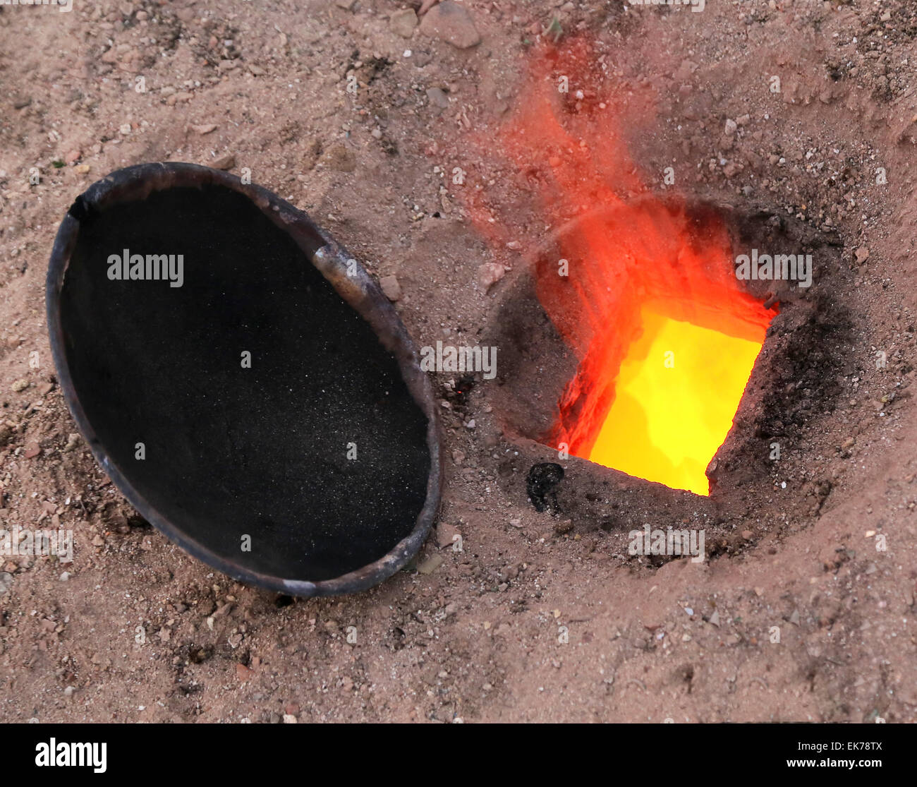 Bruciatore di un campo di mattoni in Bangladesh Foto Stock