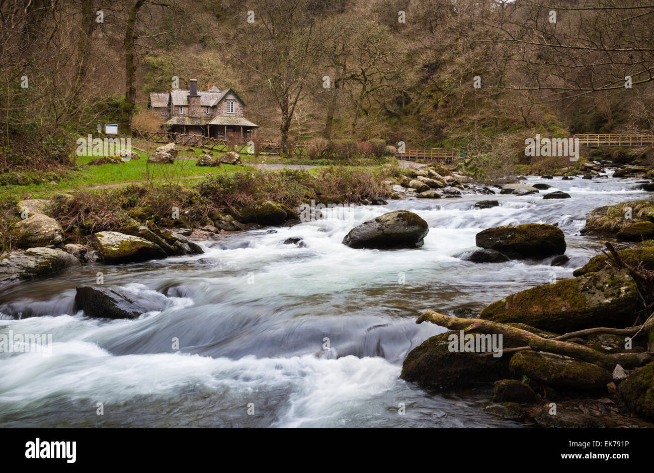 Il fiume che scorre nel National Trust è Watersmeet Foto Stock