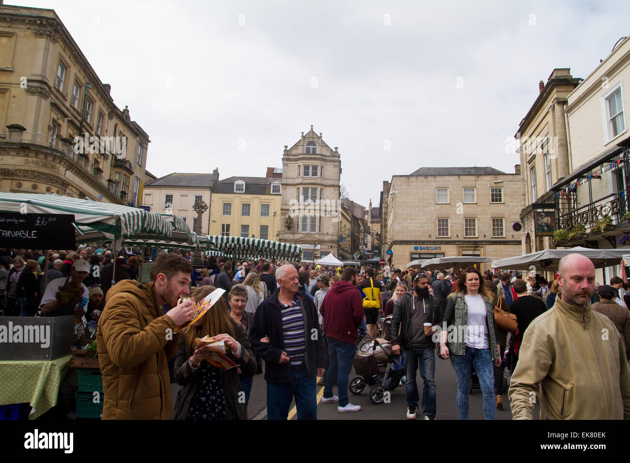 Mercato degli Agricoltori in thevillage di Frome Somerset Inghilterra Foto Stock