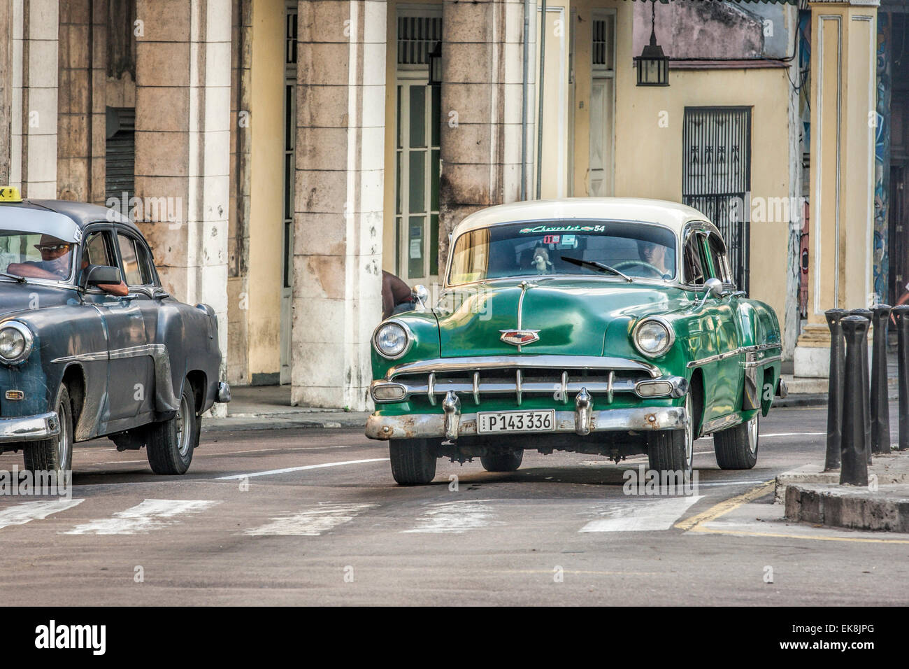 Vecchio americano Chevvy verde auto in Old Havana a Cuba Foto Stock