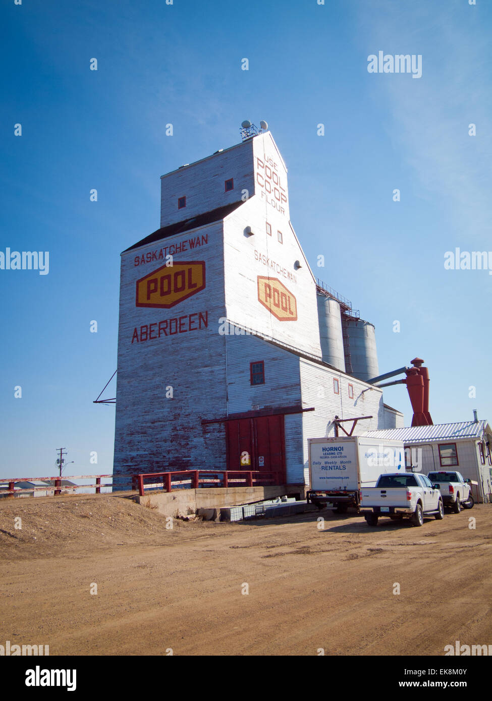 Una vista del centro storico, Saskatchewan Frumento grano Piscina Ascensore in Aberdeen, Saskatchewan, Canada. Foto Stock
