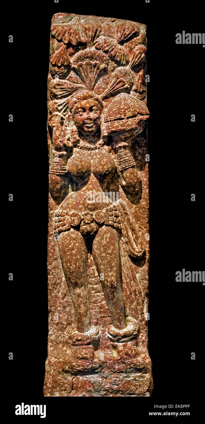 Frammento di uno stipite India Uttar Pradesh Mathura II secolo ( ) di arenaria dalla storia buddista di elephant Chaddanta (Chaddanta jataka). Foto Stock