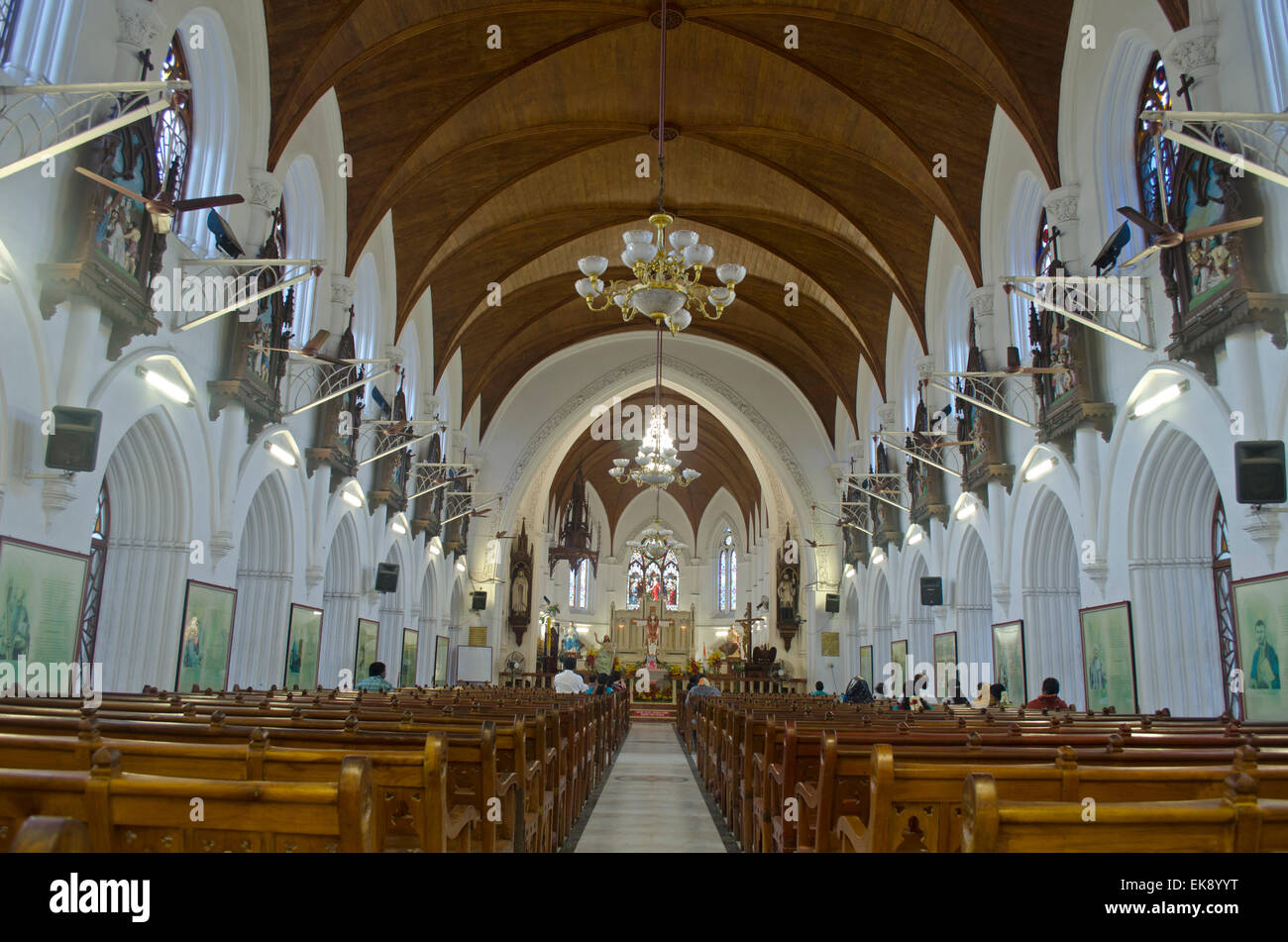 Gli interni di Santhome Basilica cattedrale chiesa di Chennai, nello Stato del Tamil Nadu, India Foto Stock