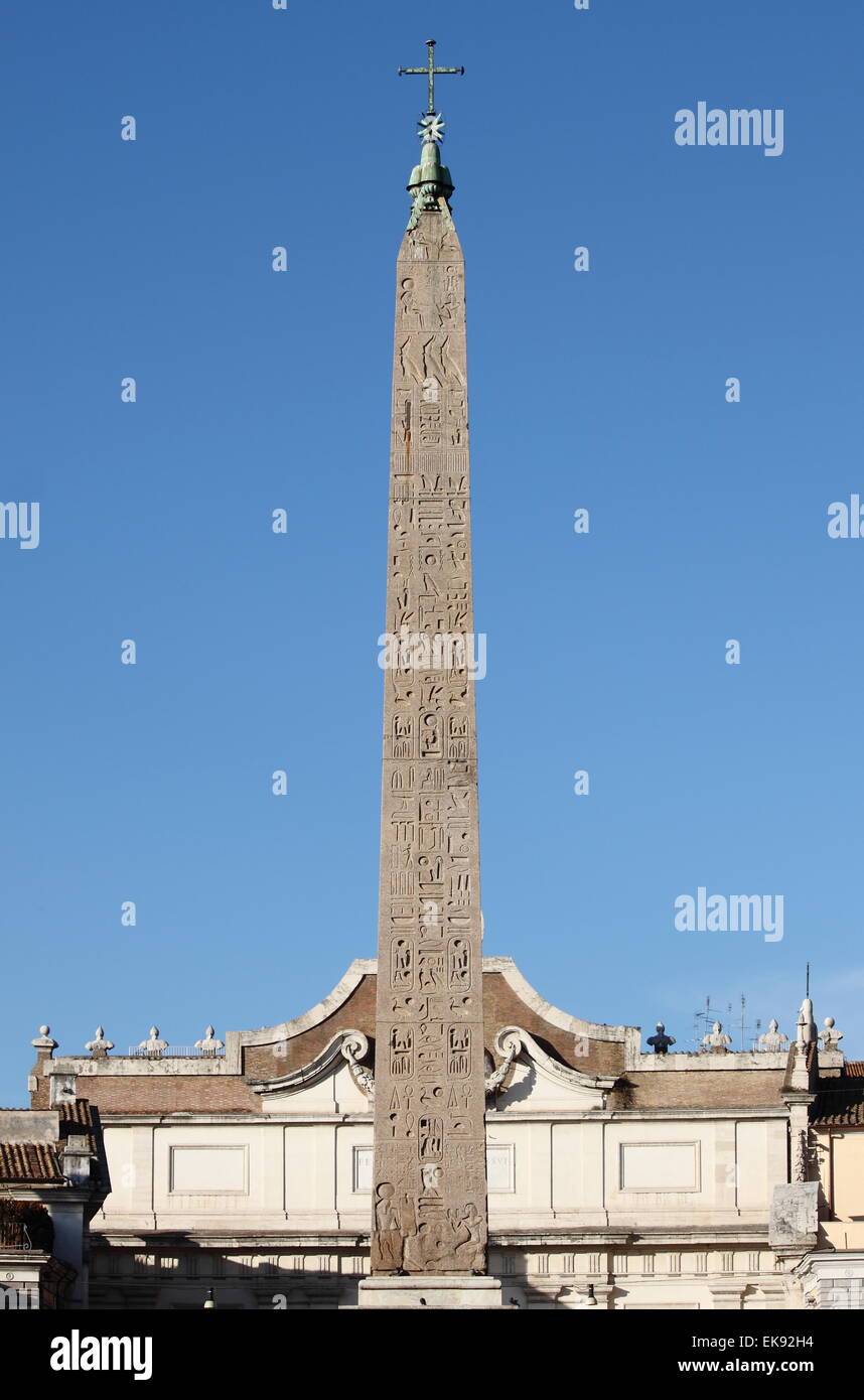 Obelisco Egiziano in Piazza del Popolo di Roma, Italia Foto Stock