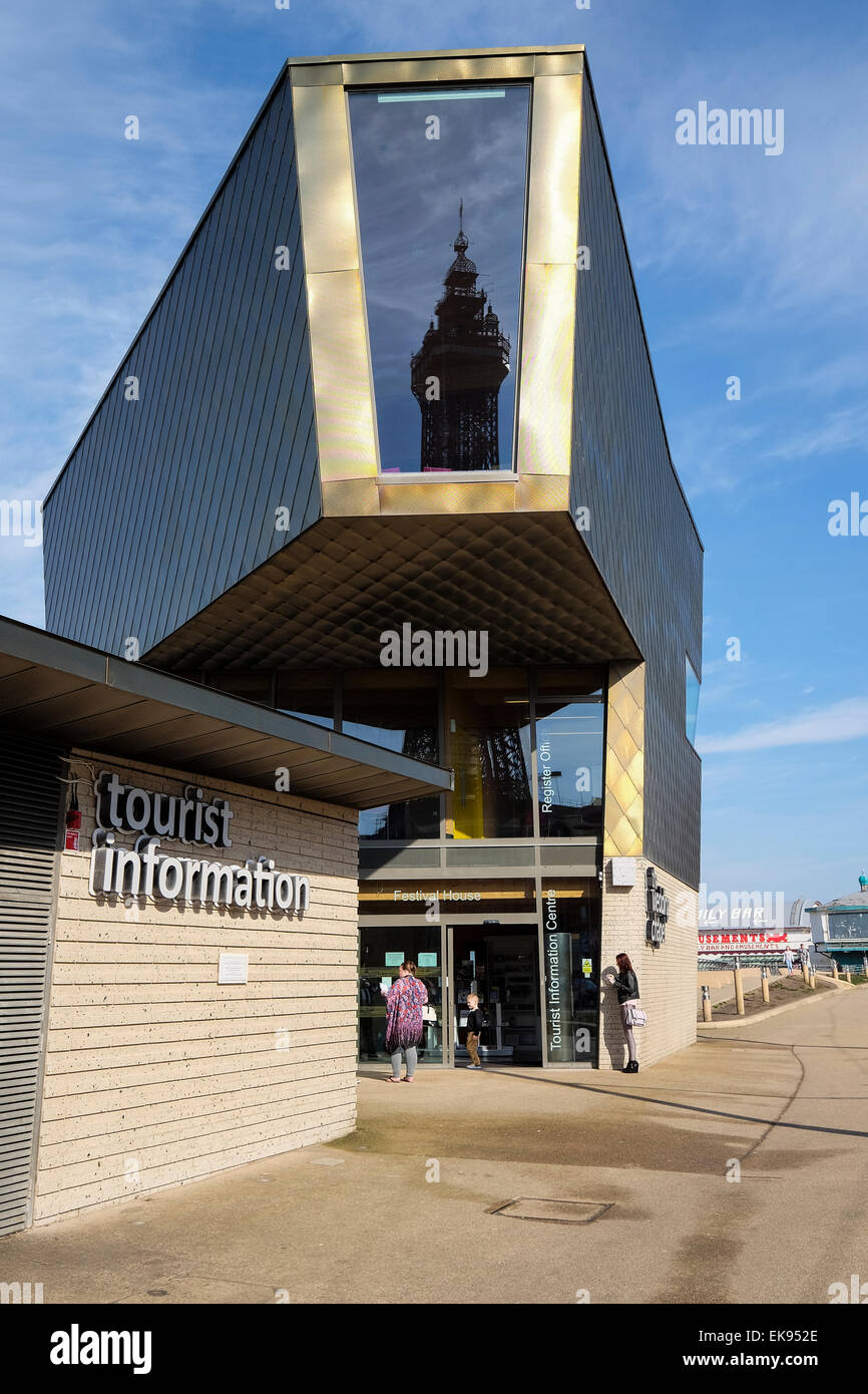 Blackpool, Lancashire: Blackpool è di nuovo Centro Informazioni turistiche sul lungomare vicino alla torre Foto Stock