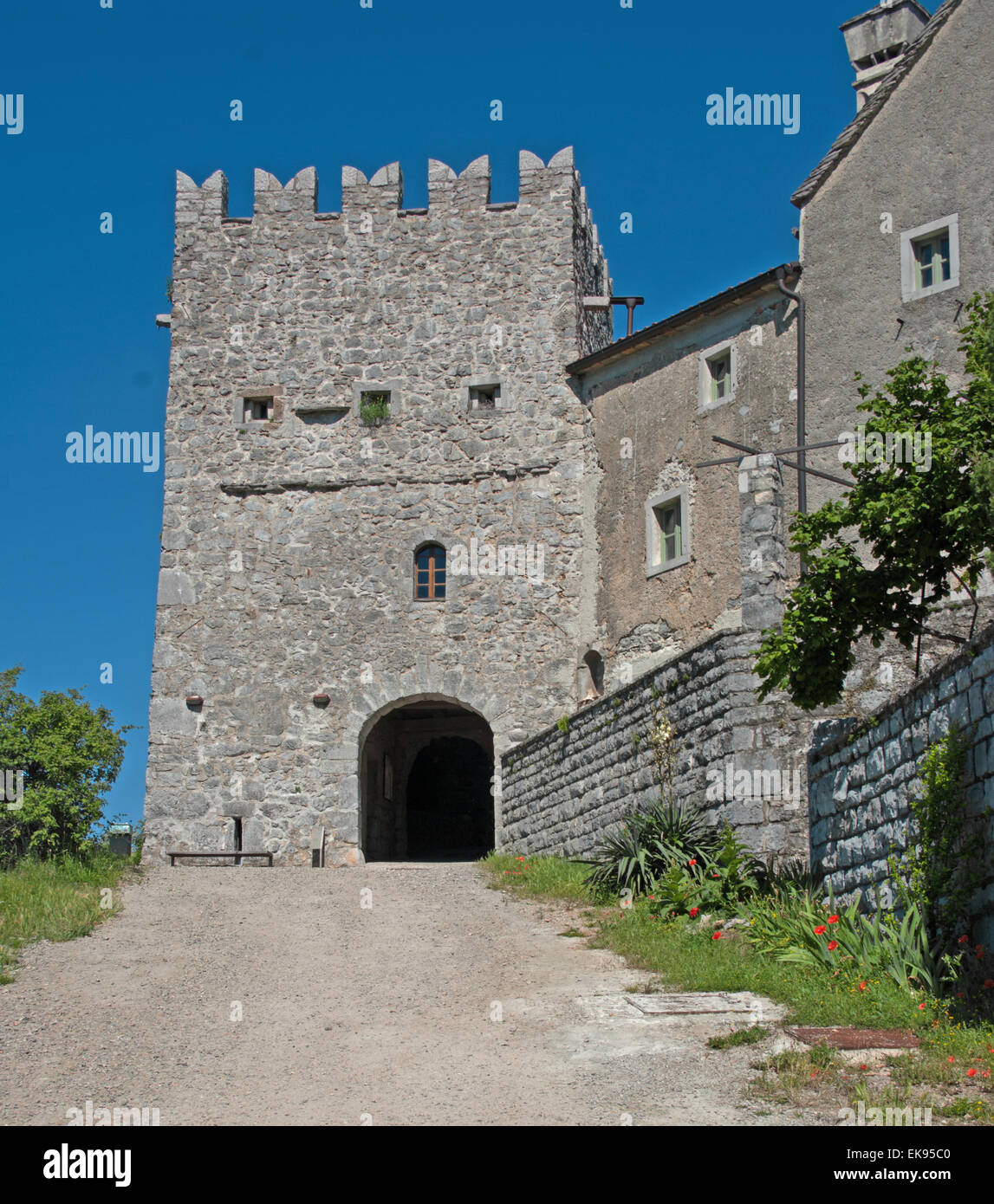 Stanjel, Torre di porta nella parete esterna, regione carsica, Slovenia, Europa Foto Stock