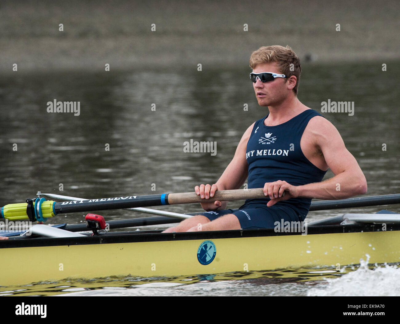 Londra, Regno Unito. 8 Aprile, 2015. Oxford University [ictus] Costantino LouLoudis Tideway durante la settimana in preparazione per la BNY Mellon Boat Race. Credito: Stephen Bartolomeo/Alamy Live News Foto Stock