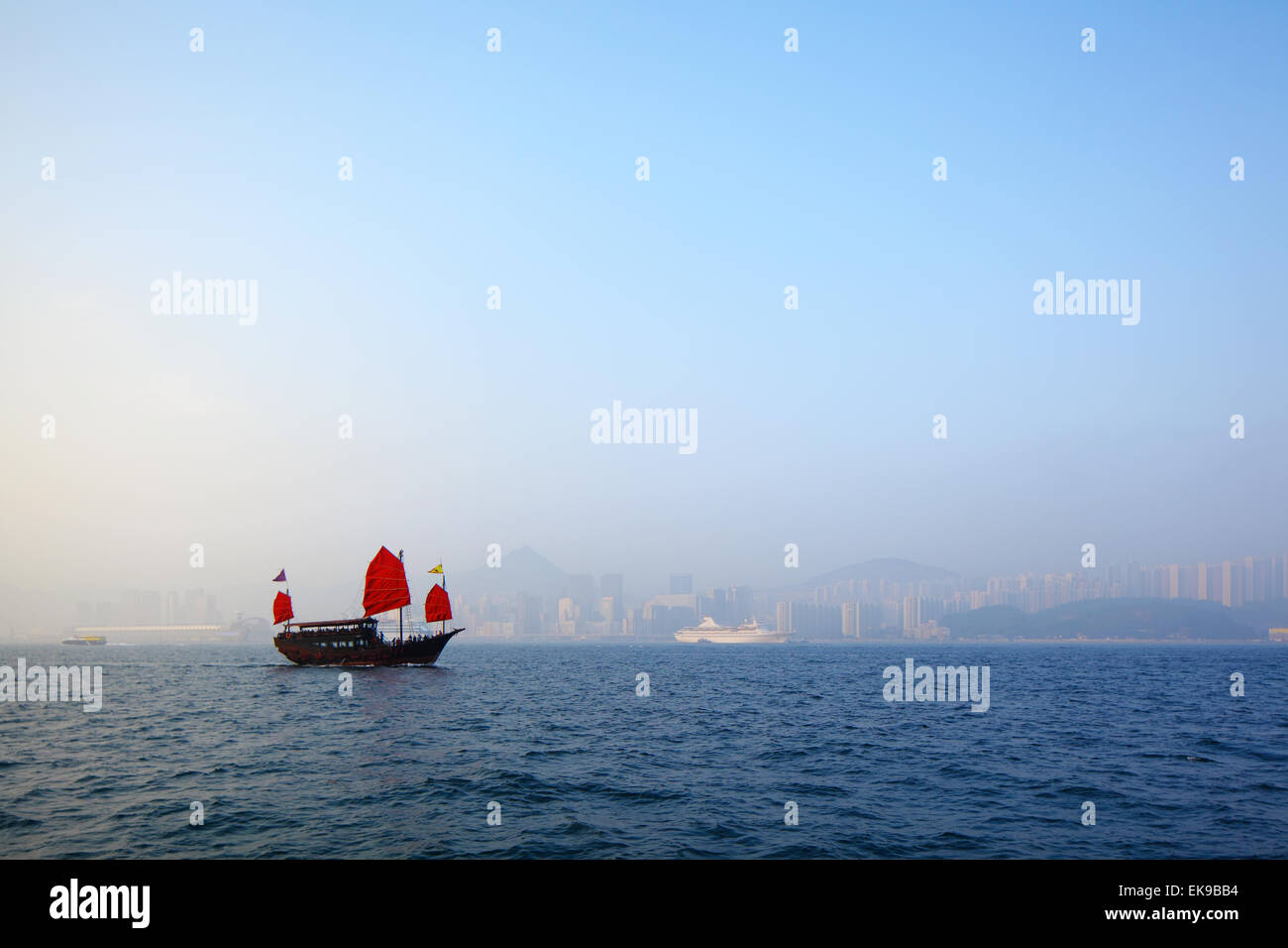 Barca di posta indesiderata in Hong Kong Foto Stock