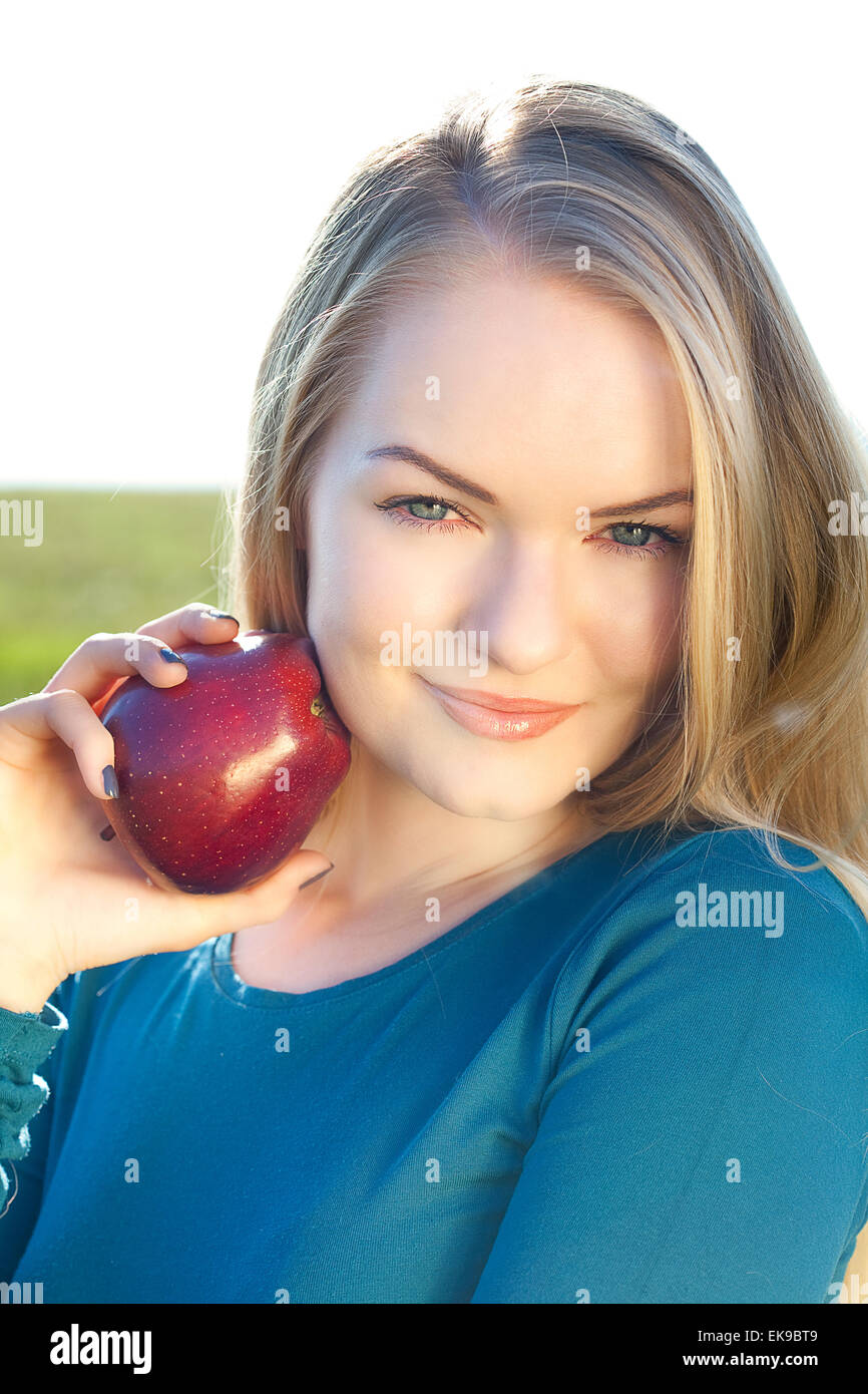 Ritratto di adolescente di belle donne outdoor Foto Stock