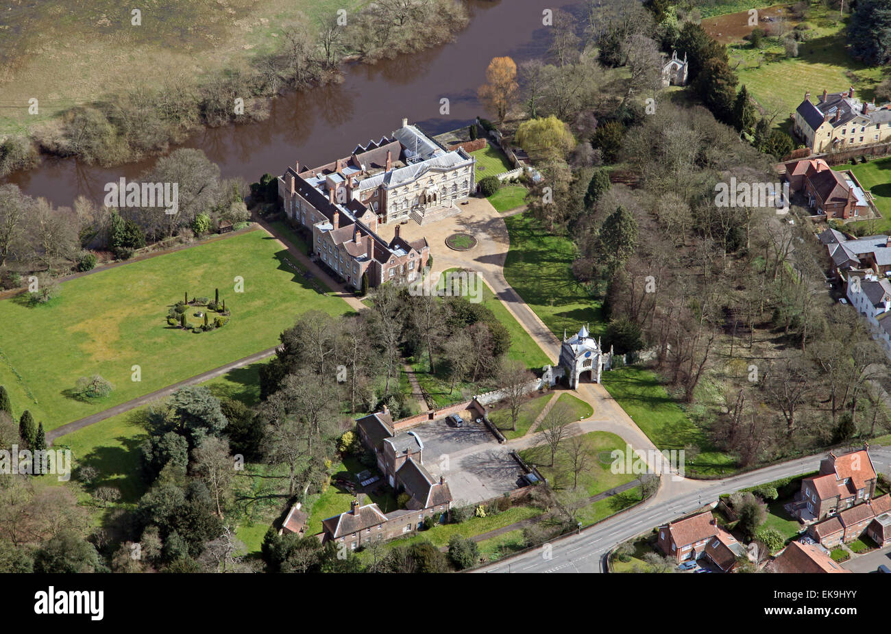Vista aerea del Bishopthorpe Palace vicino a York, casa dell'arcivescovo di York, Regno Unito Foto Stock