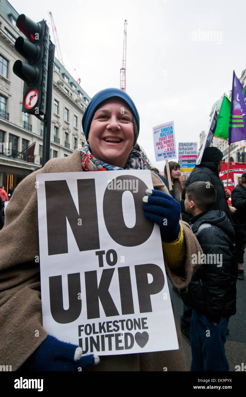 Migliaia marzo a Londra su ONU GIORNATA Anti-Racism protestando di razzismo, fascismo, islamofobia e l'antisemitismo. 21 marzo 2015 Foto Stock