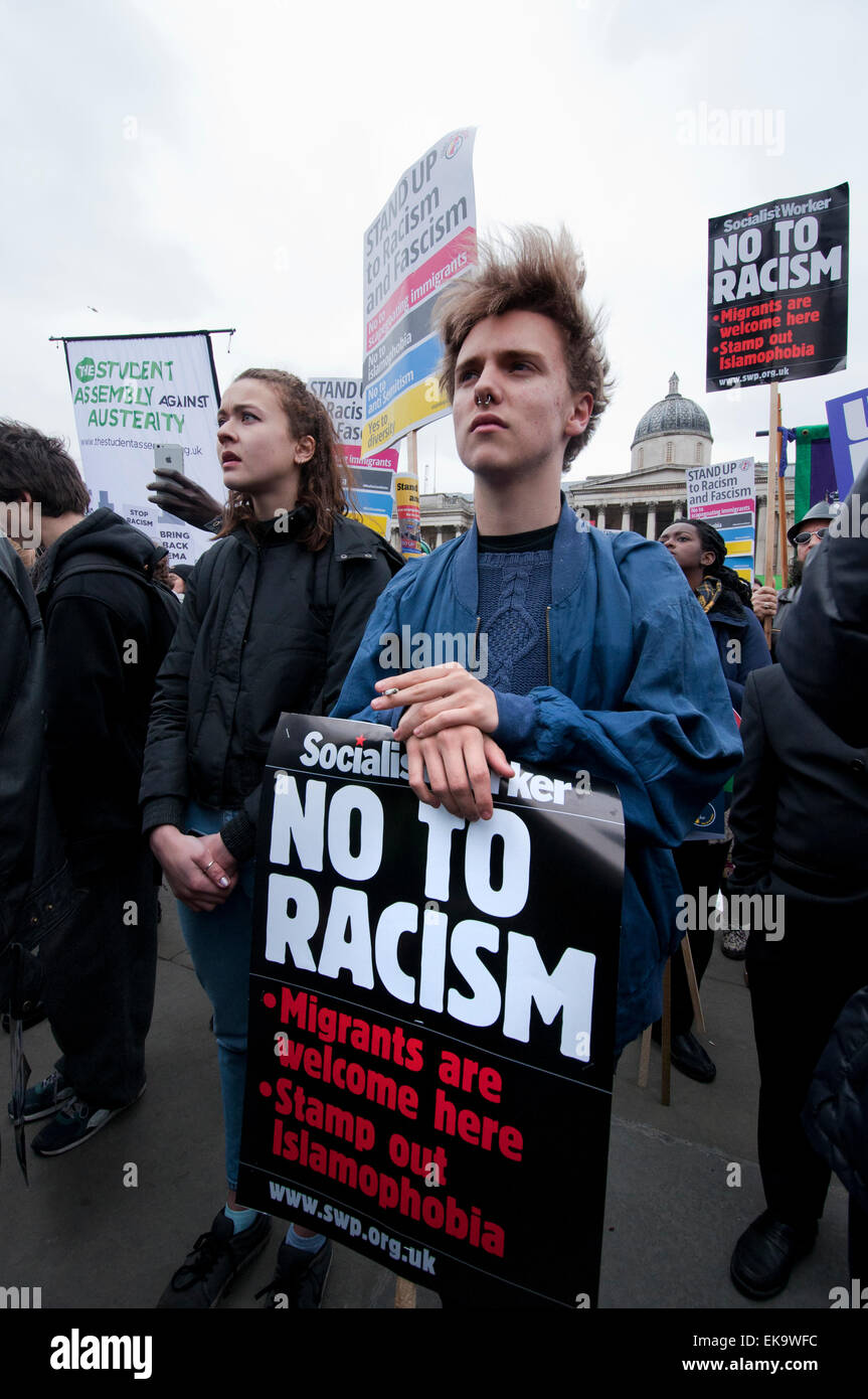 Migliaia marzo a Londra su ONU GIORNATA Anti-Racism protestando di razzismo, fascismo, islamofobia e l'antisemitismo. 21 marzo 2015 Foto Stock