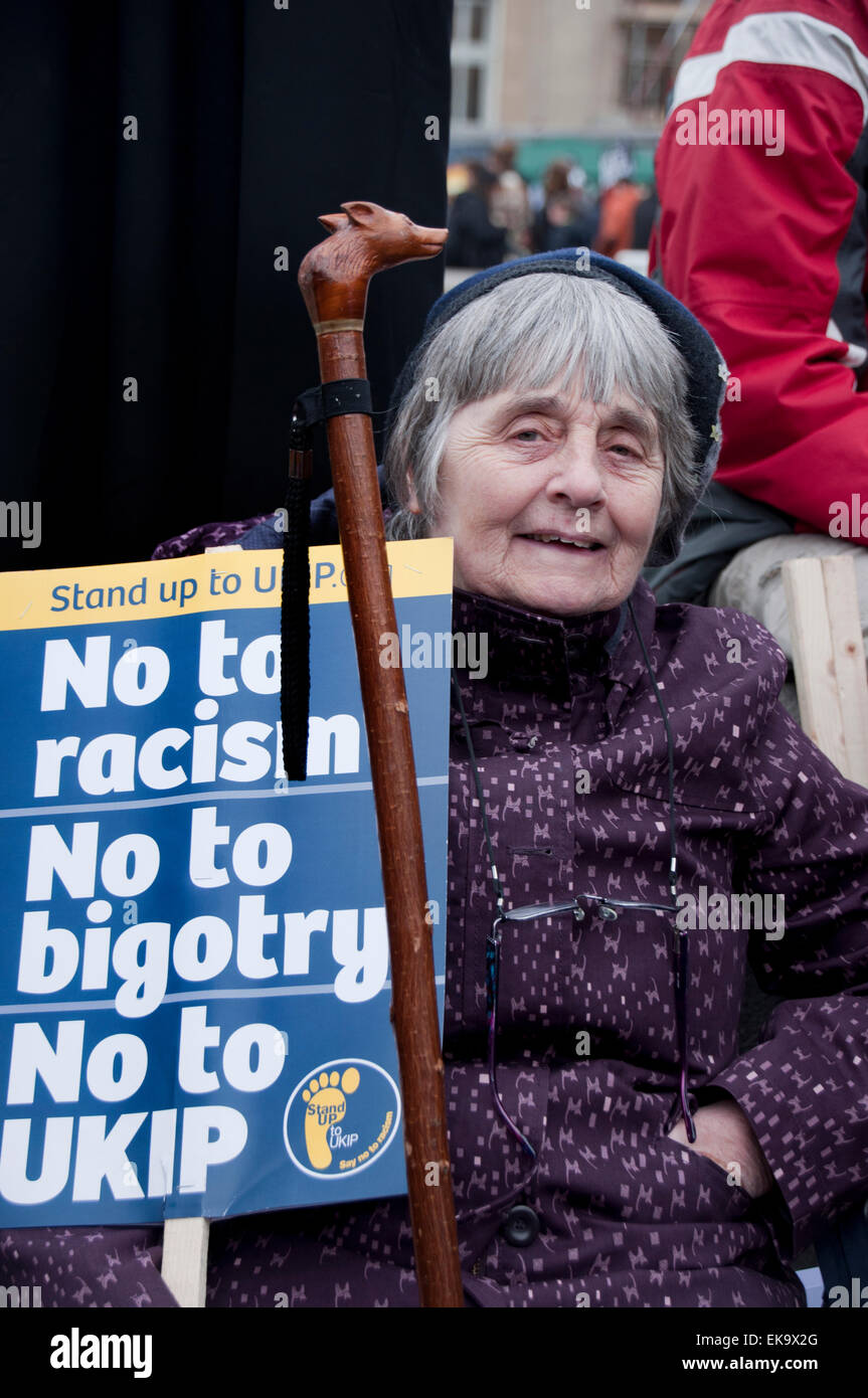 Migliaia marzo a Londra su ONU GIORNATA Anti-Racism protestando di razzismo, fascismo, islamofobia e l'antisemitismo. 21 marzo 2015 Foto Stock