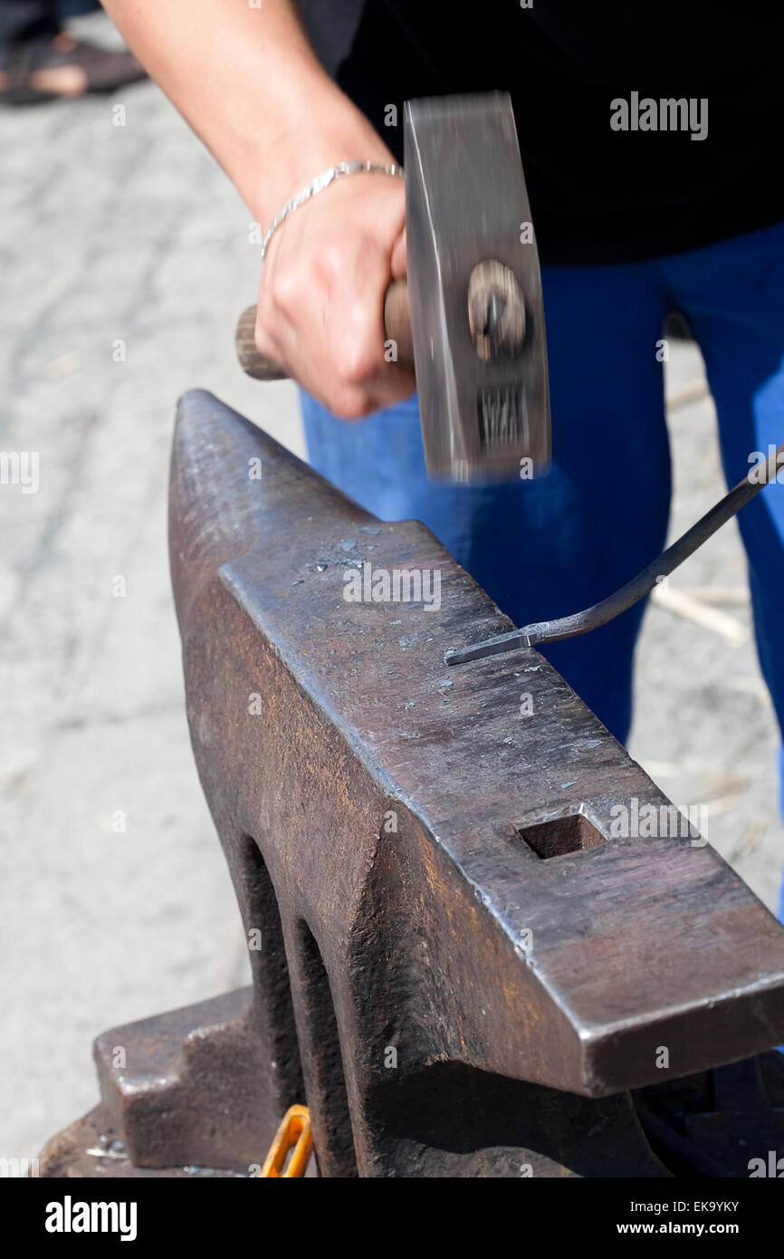 Martello e l'incudine in fiera Foto Stock