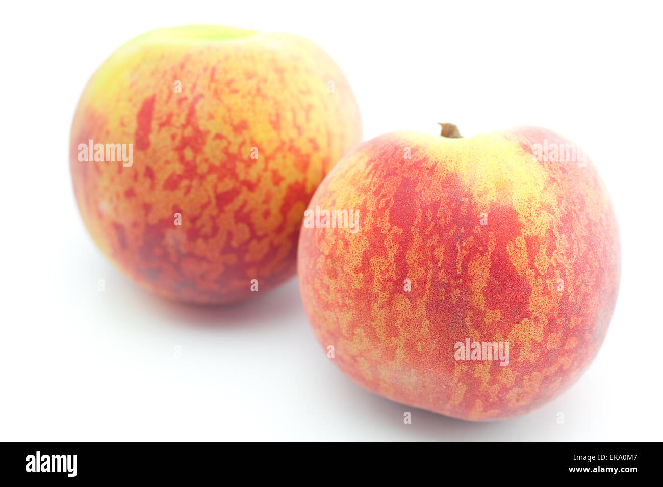 Peach isolato su bianco Foto Stock