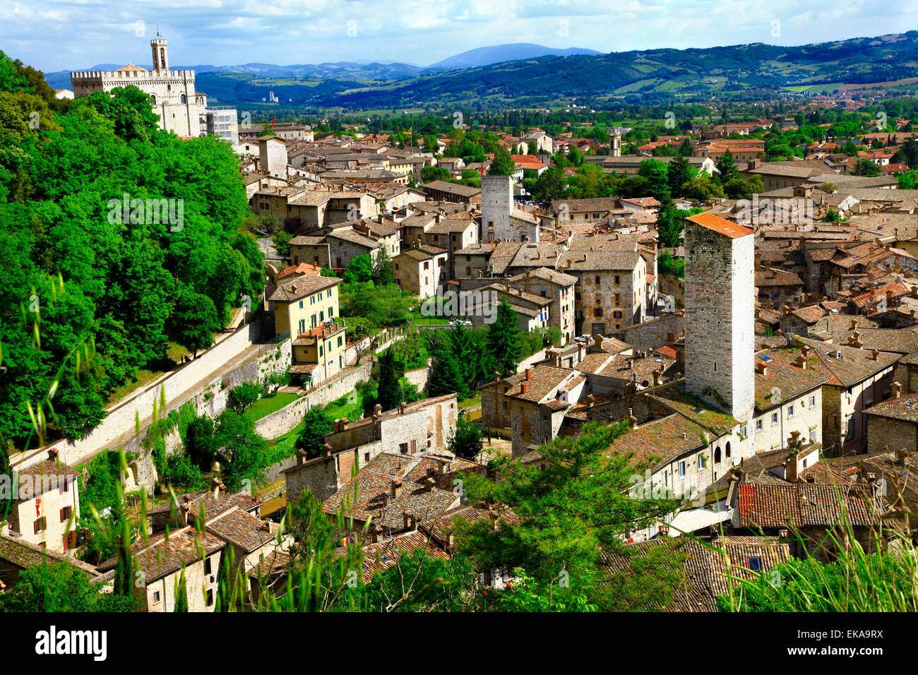 Vista del borgo medievale di Gubbio in Umbria, Italia Foto Stock