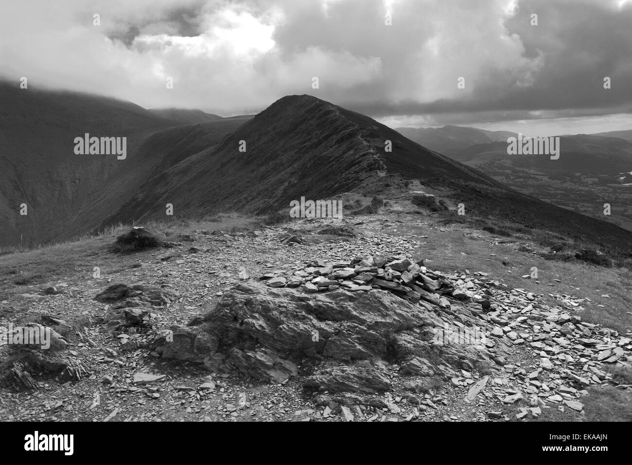 Vertice di cresta Ullock Pike cadde, Keswick, Parco Nazionale del Distretto dei Laghi, Cumbria, England, Regno Unito Foto Stock