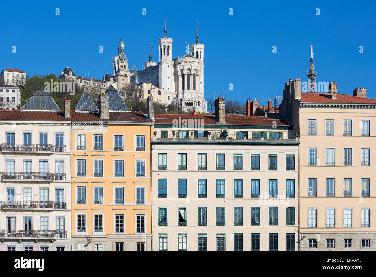 Lione cityscape dal fiume Saone con case colorate Foto Stock