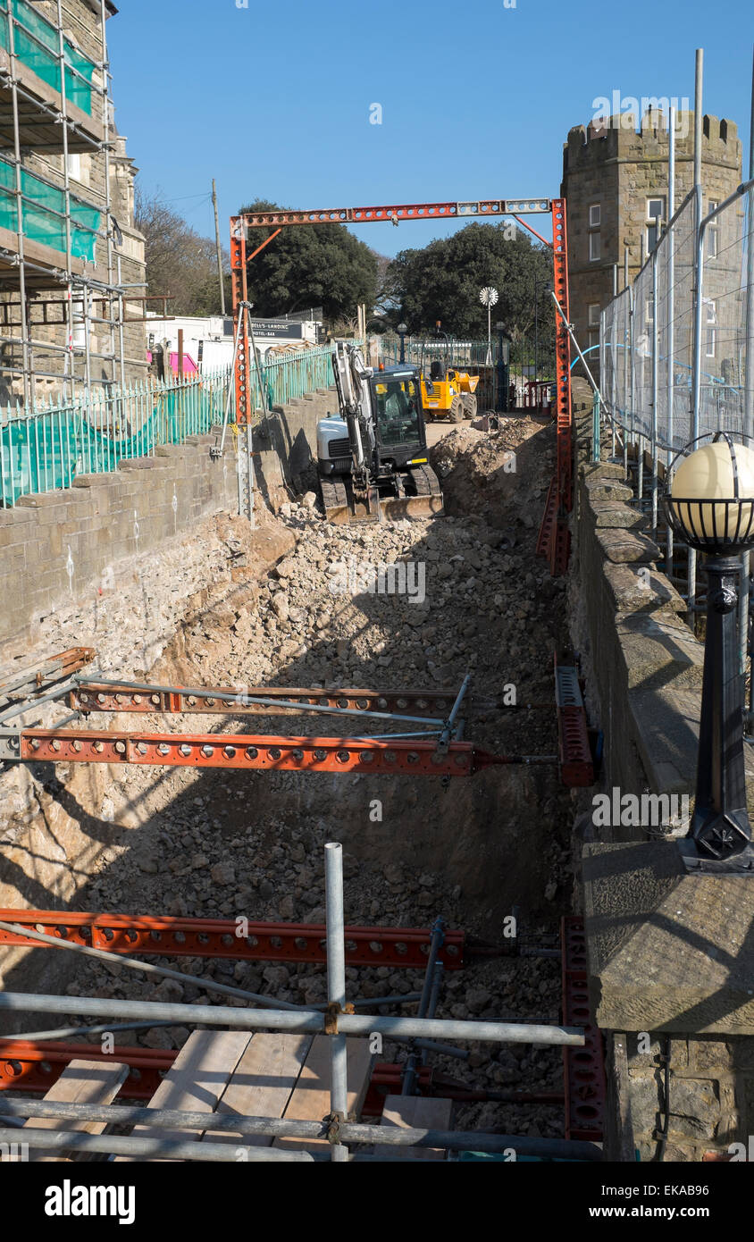 Costruzione o lavori di costruzione per la nuova istruzione e accoglienza dei visitatori all'entrata Clevedon Pier in Somerset Foto Stock