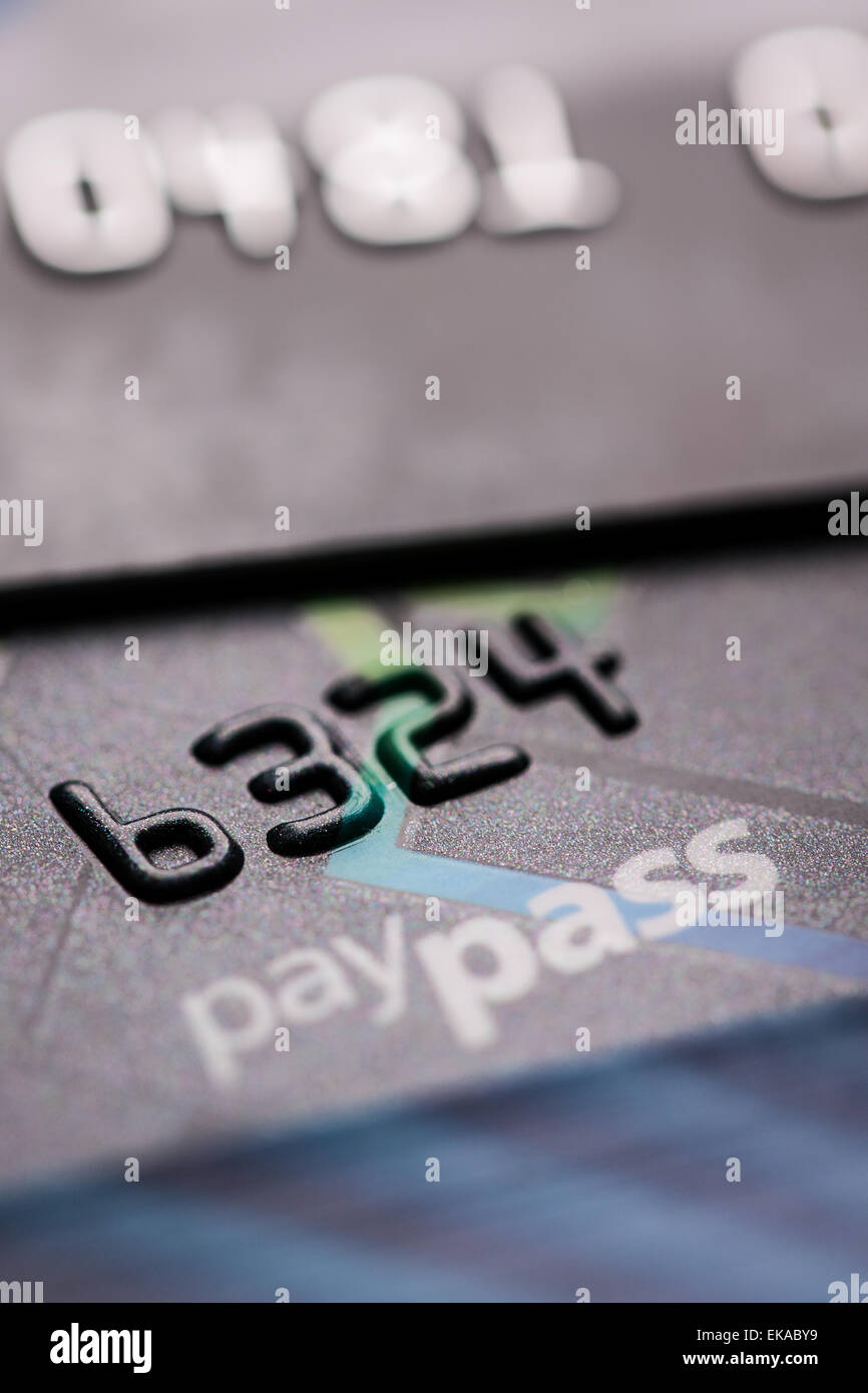 Editoriale illustrativa foto di carte di credito con touch libero tecnologia paypass Foto Stock