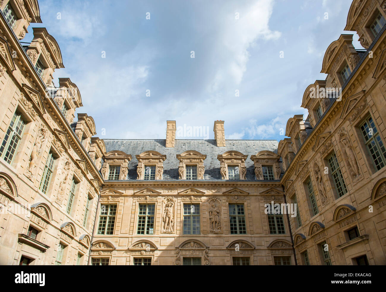 Grand edifici in Place des Vosges, il Marais Parigi Foto Stock