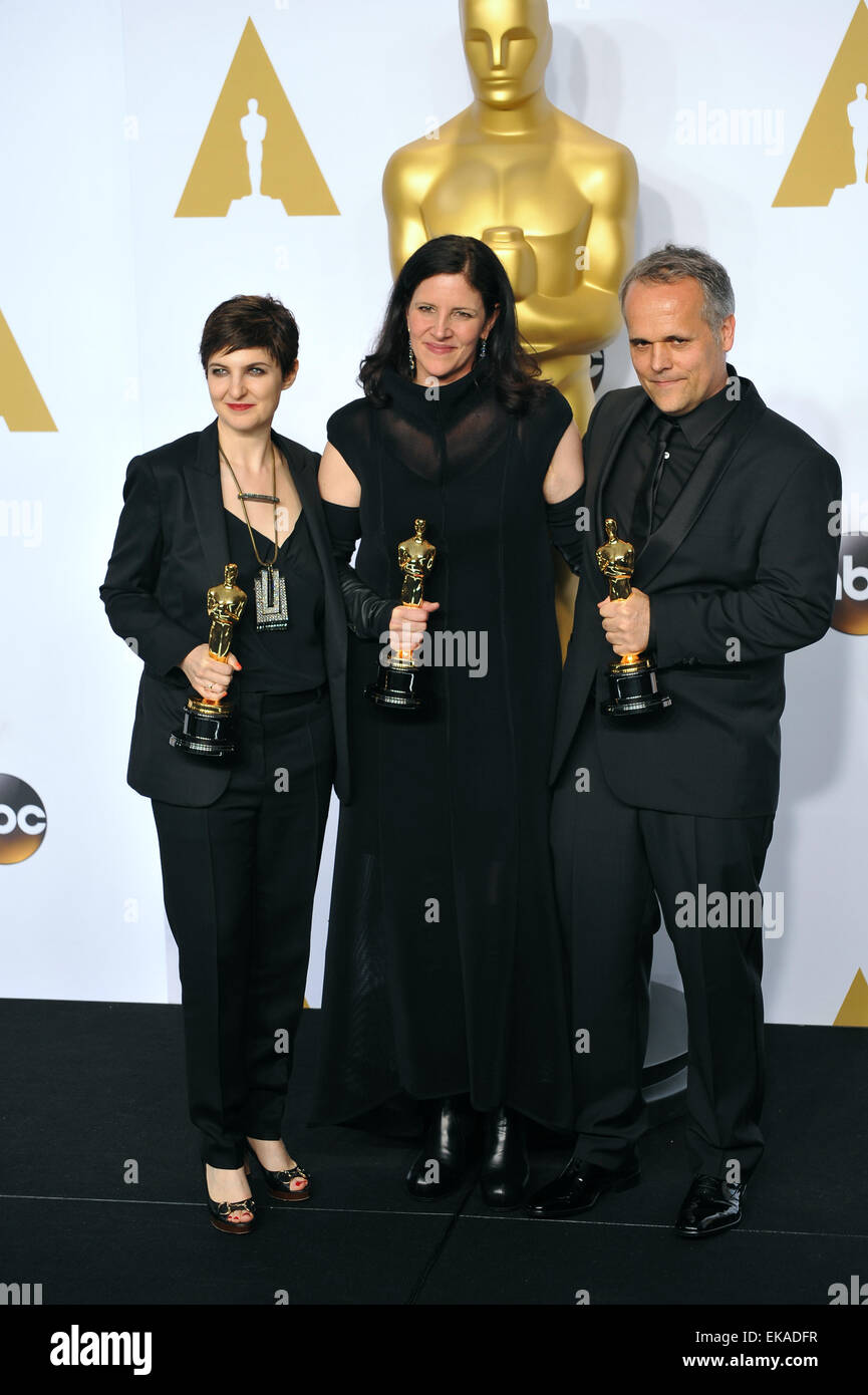 LOS ANGELES, CA - Febbraio 22, 2015: Dirk Wilutsky & Laura Poitras & Mathilde Bonnefoy al 87th annuale di Academy Awards presso il Teatro Dolby, Hollywood. Foto Stock