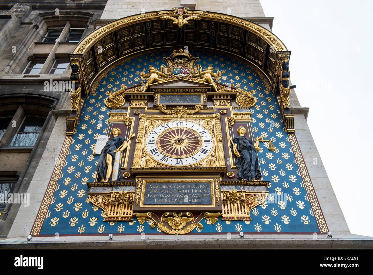 Ornate clock sul Palais de Justice di Parigi, Francia Europa UE Foto Stock