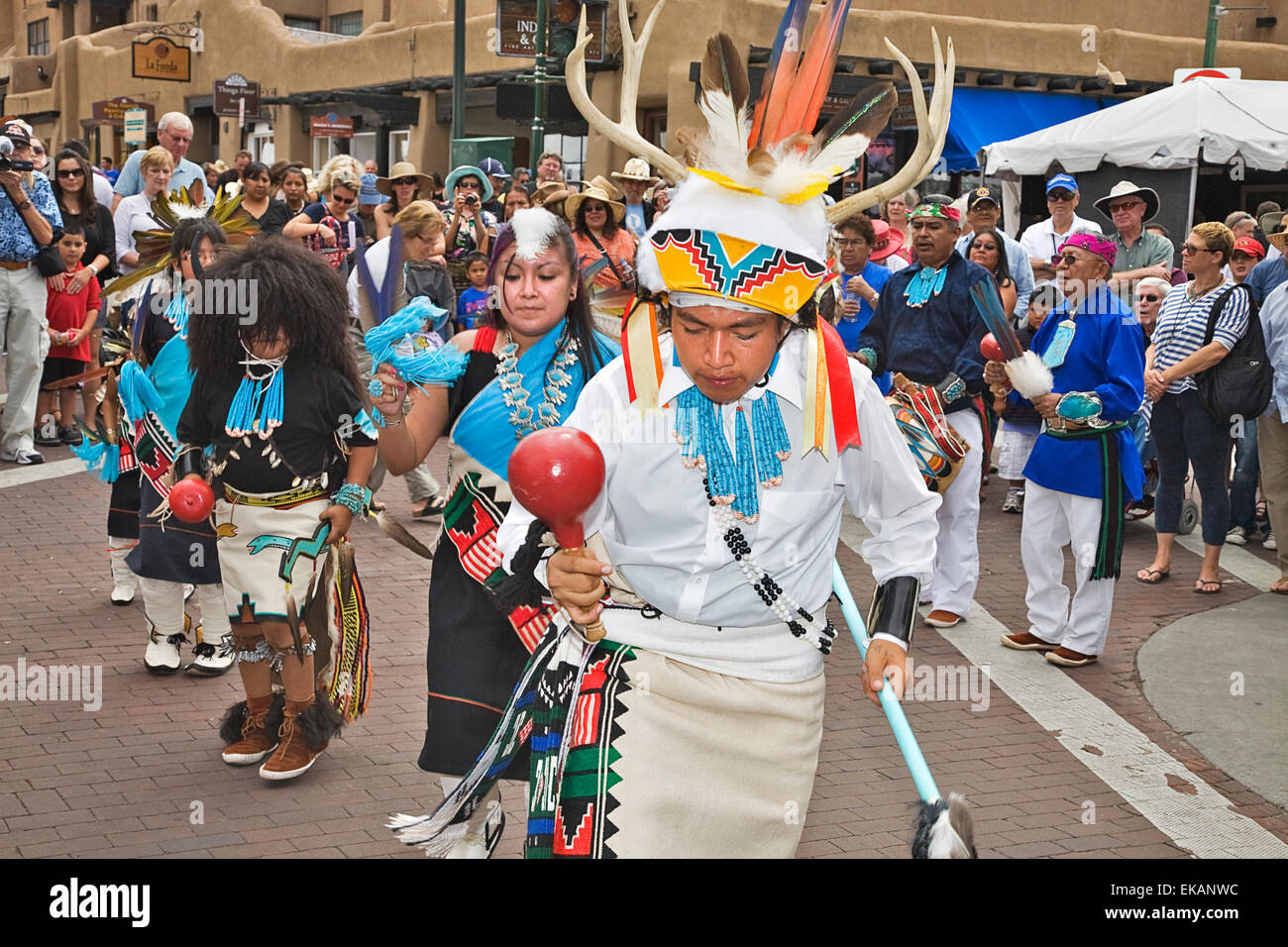 L'annuale Mercato Indiano, tenutasi in plaza ogni agosto a Santa Fe, è la più grande arte Nativa Americana evento Foto Stock