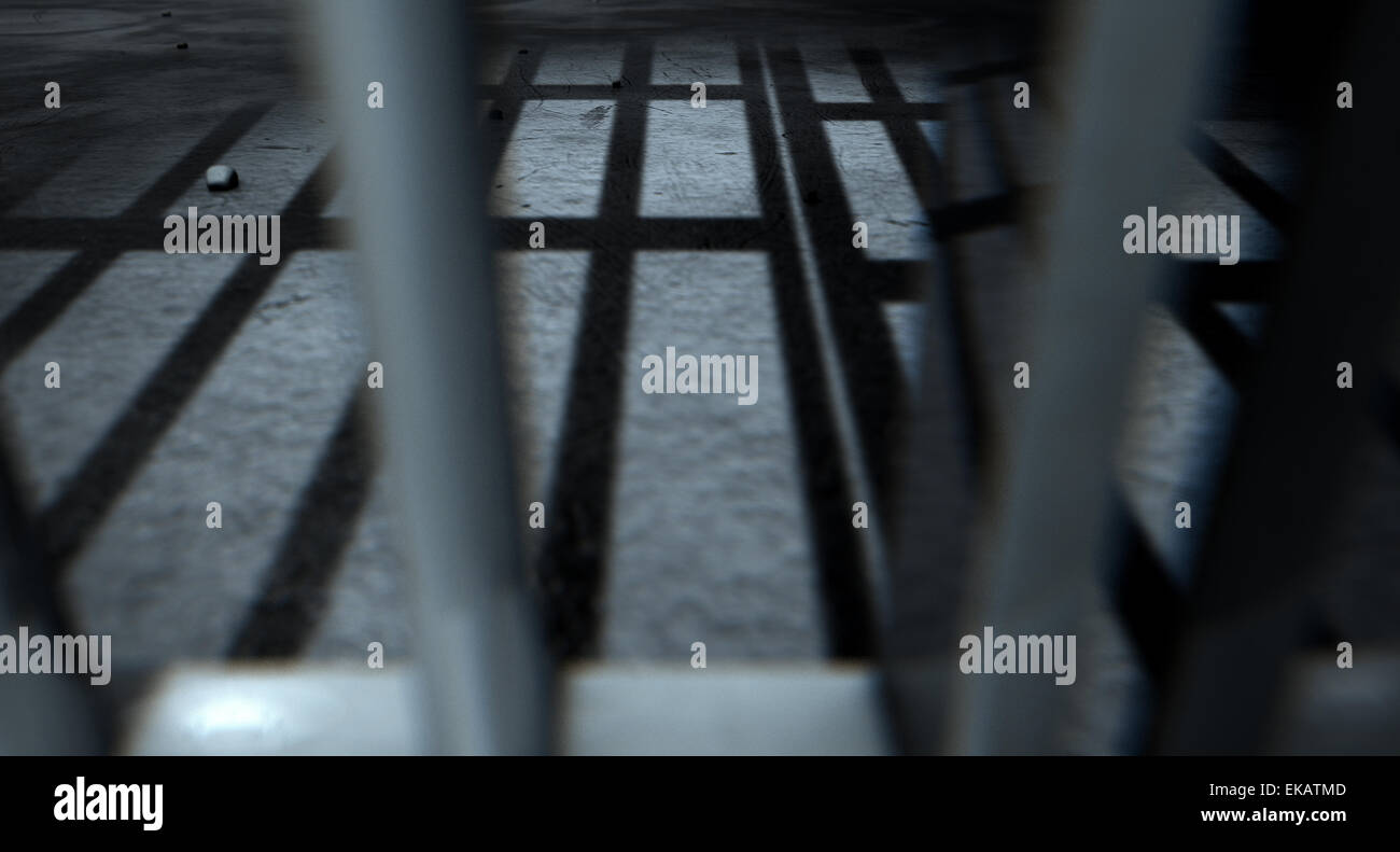Un primo piano della vista di una celle delle prigioni sbarre di ferro che gettano ombre sul carcere piano con spazio di copia Foto Stock