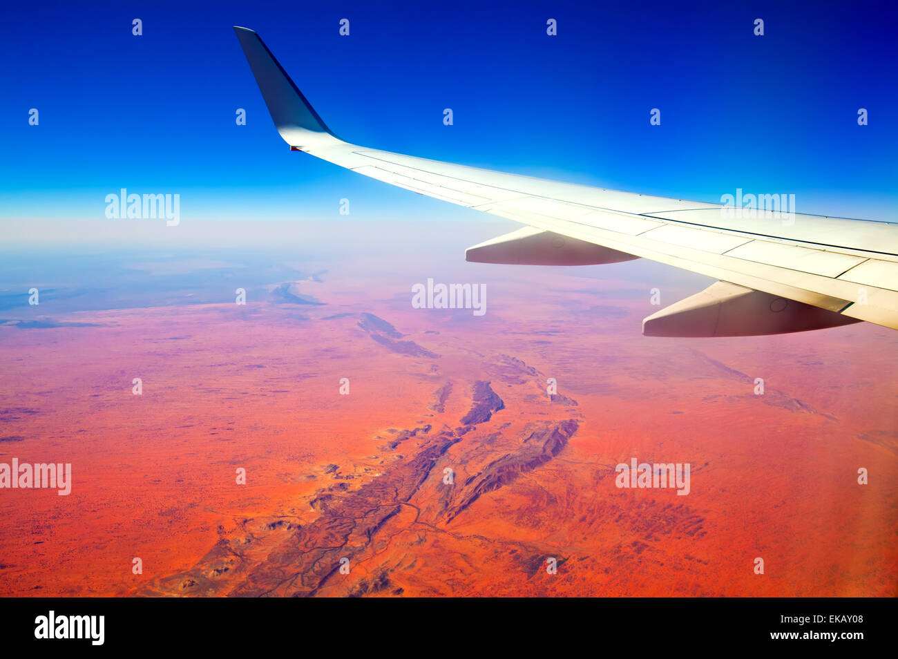 Punta Ala di un jet del passeggero sorvolano Australia centrale Foto Stock