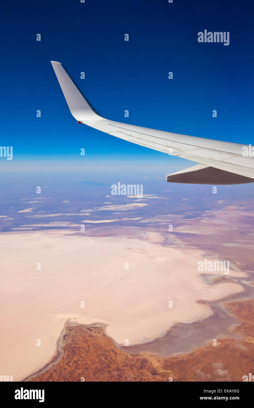 Punta Ala di un jet del passeggero sorvolano Australia centrale Foto Stock