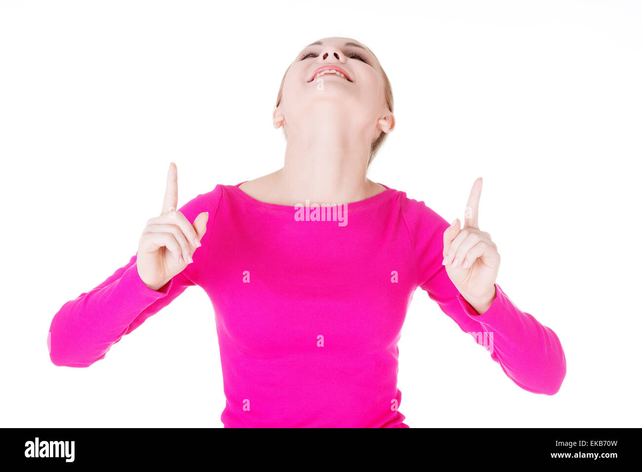 Felice , eccitato giovane donna puntando su uno spazio di copia Foto Stock