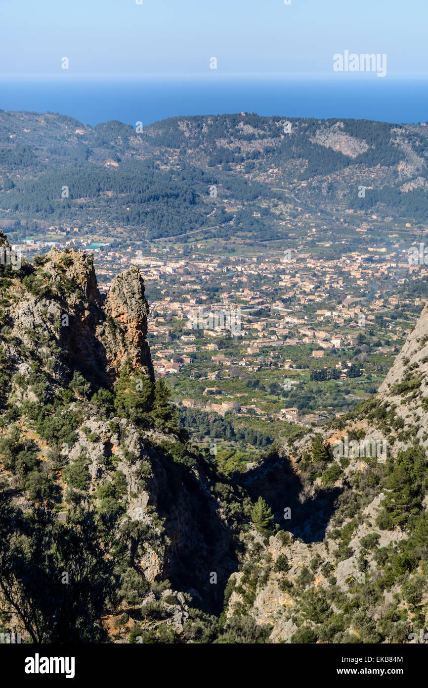 Vista attraverso la gola di Biniaraix per Soller Maiorca, isole Baleari, Spagna Foto Stock