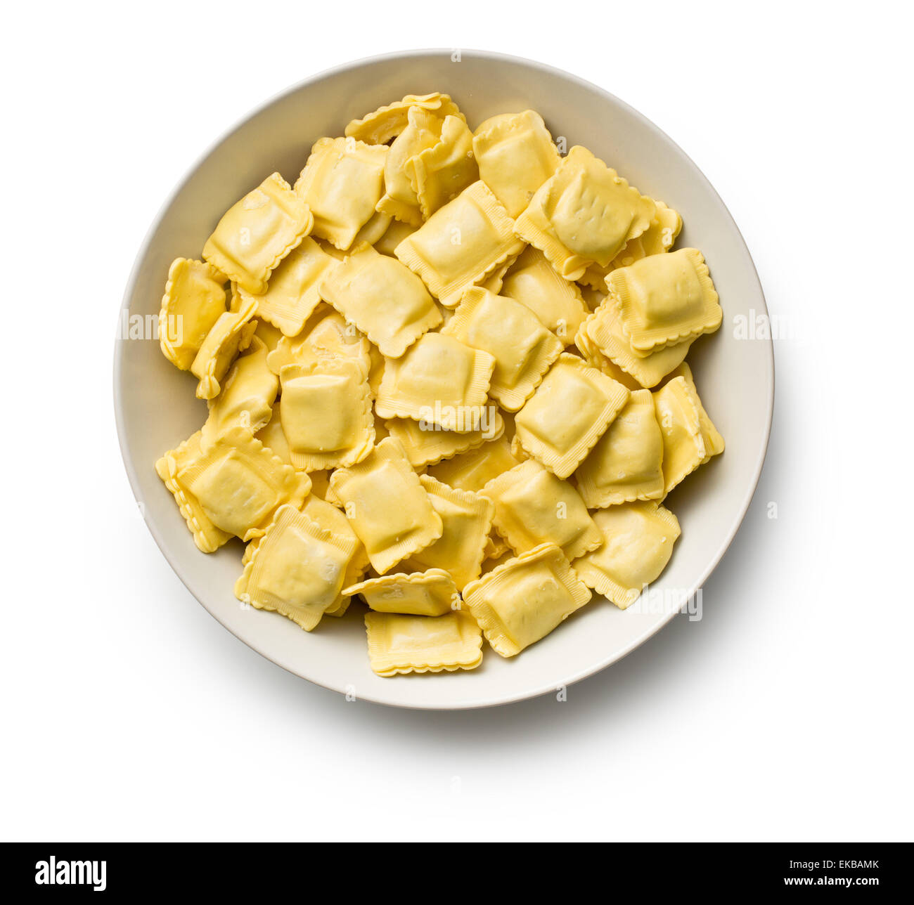Ravioli di pasta su sfondo bianco Foto Stock