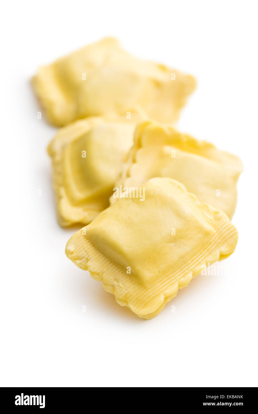 Ravioli di pasta su sfondo bianco Foto Stock