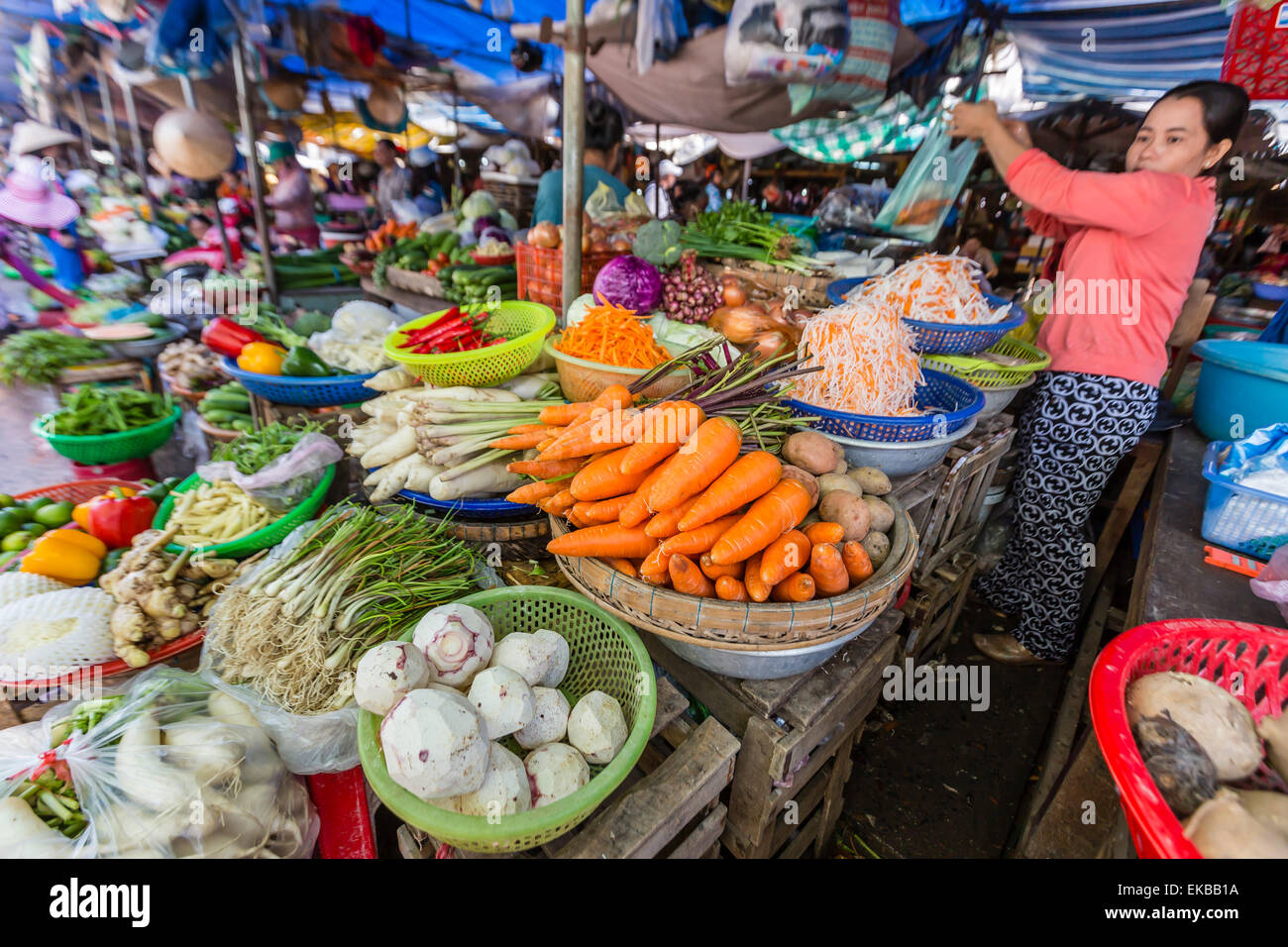 Prodotti freschi al mercato locale in Chau Doc, Fiume Mekong Delta, Vietnam, Indocina, Asia sud-orientale, Asia Foto Stock