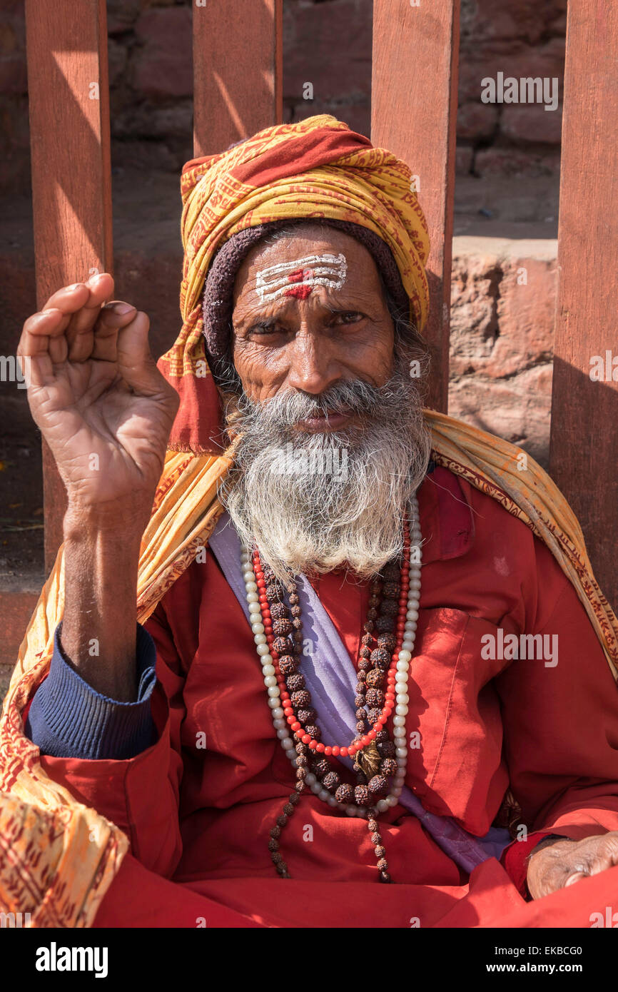 Un uomo santo in Durbar Square area di Kathmandu, Nepal, Asia Foto Stock