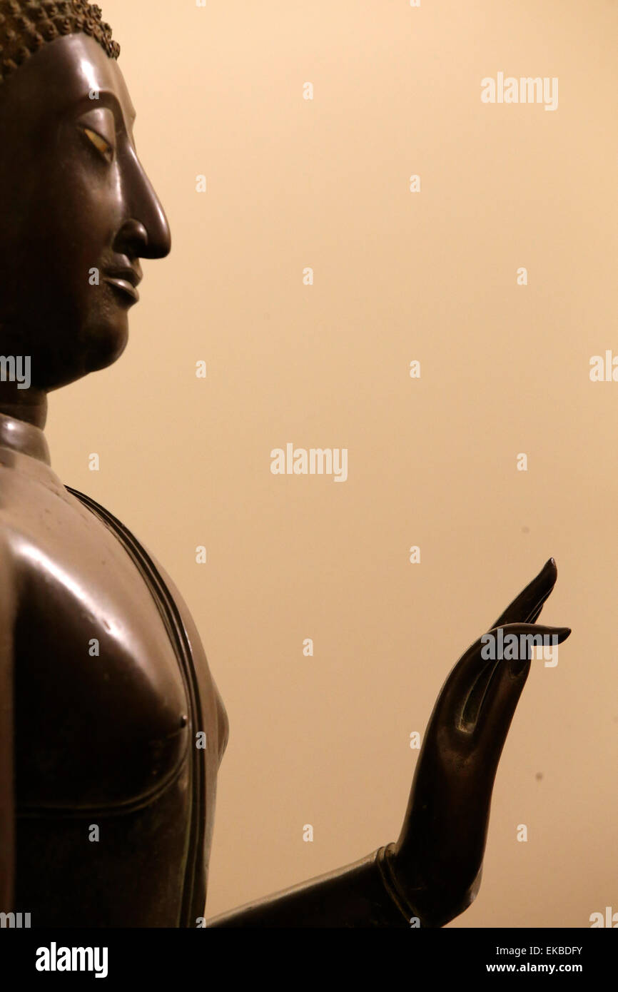 Buddha in bronzo risalente al XV e XVI secolo, Jnana mudra che simboleggiano la conoscenza, il Museo Guimet, Parigi, Francia Foto Stock