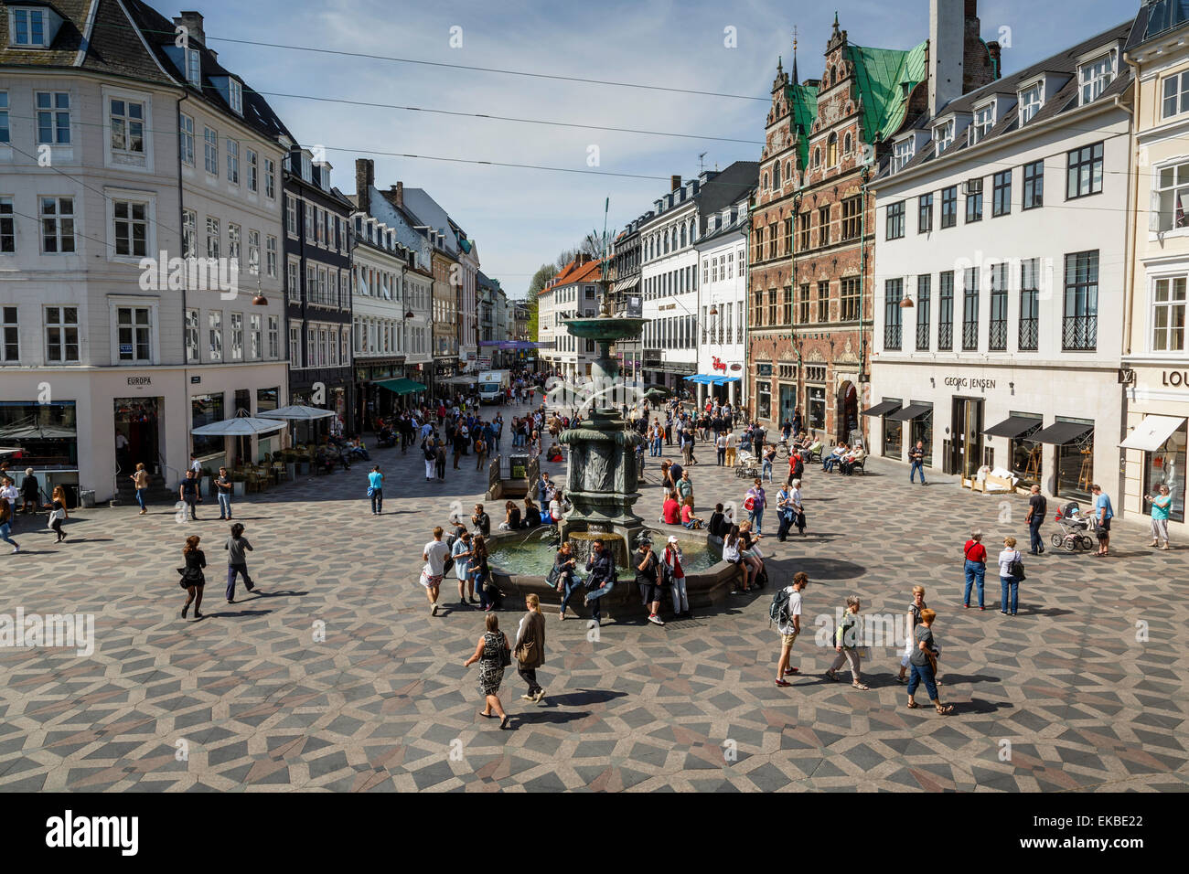 Strøget, la principale strada pedonale dello shopping, Copenhagen, Danimarca, in Scandinavia, Europa Foto Stock