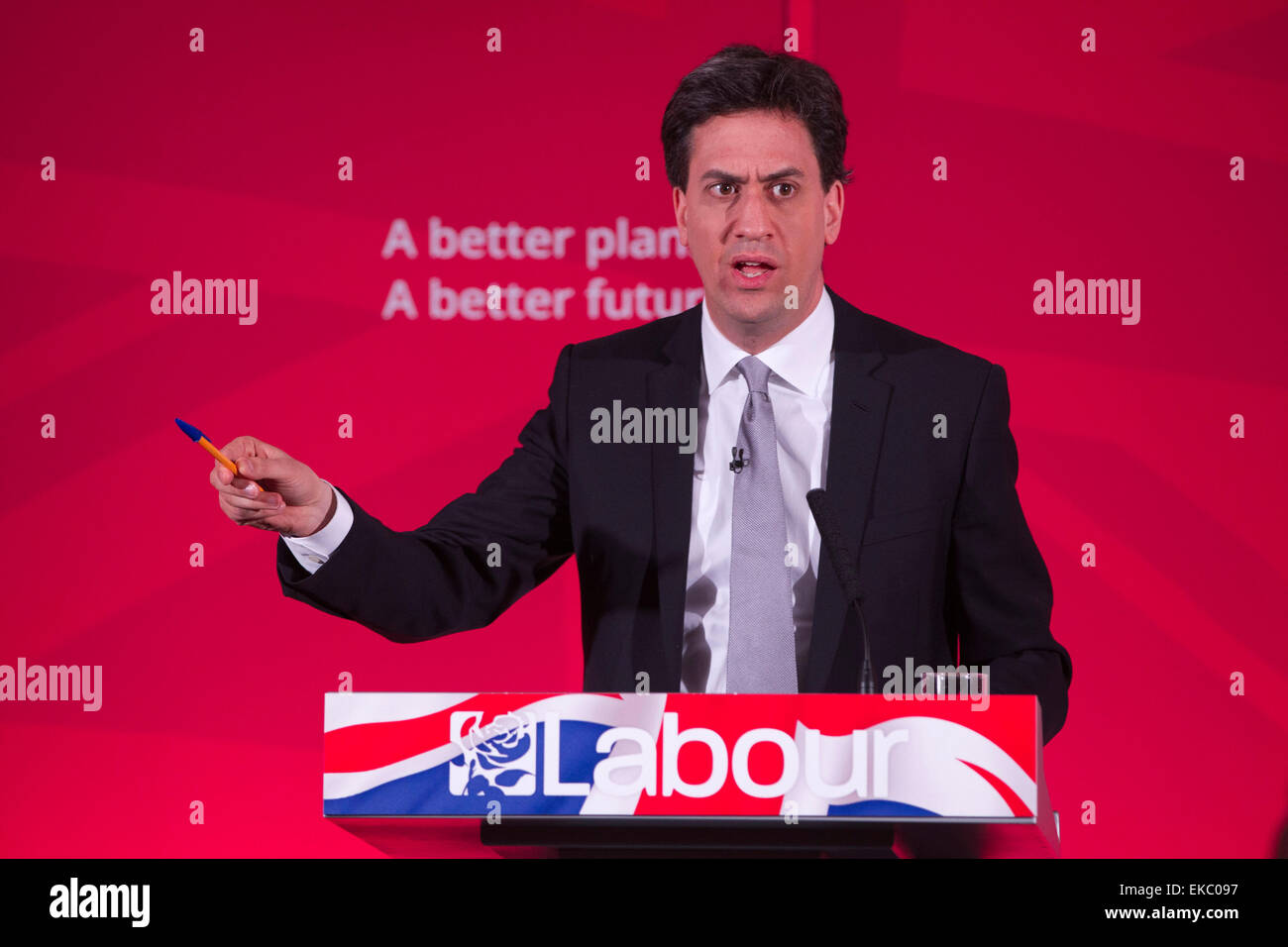 Londra, Regno Unito. Il 9 aprile 2015. Elezione 2015: Lavoro lancia l'istruzione manifesto, Victoria, London, Regno Unito il 9 aprile 2015 Ed Miliband, leader del partito laburista, ha inaugurato oggi il lavoro elezione 2015 istruzione manifesto Credito: Jeff Gilbert/Alamy Live News Foto Stock