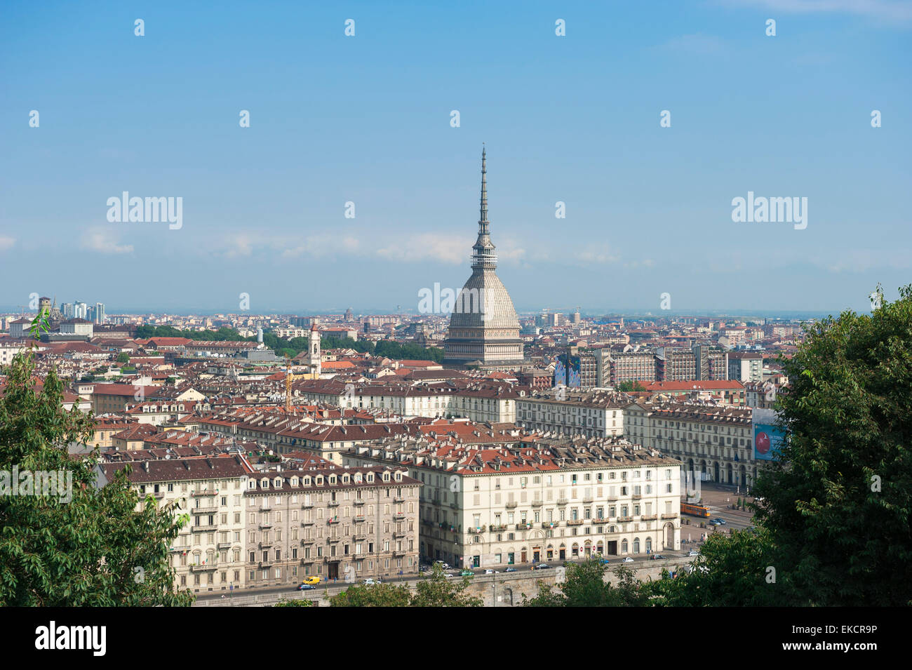 Torino cityscape, vista del centro di Torino (Torino) che mostra la Mole Antonelliana tower e la Piazza Vittorio Veneto, Piemonte, Italia. Foto Stock