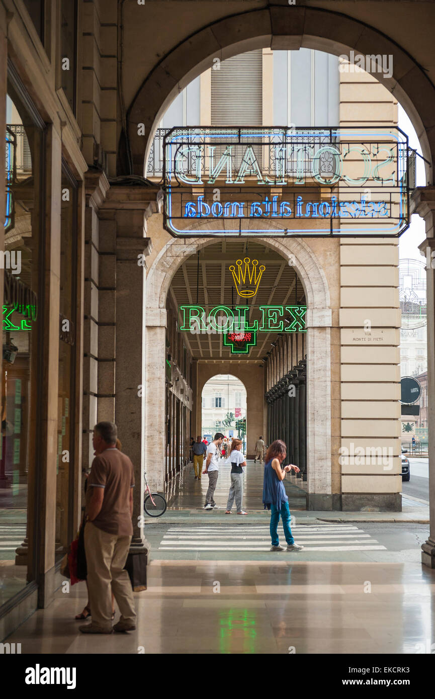 Torino shopping arcade, vista di un portico in Piazza San Carlo, Torino, Italia Foto Stock