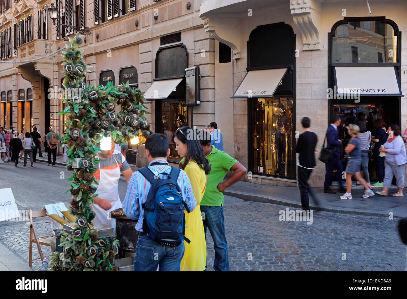 Italia Roma Via dei Condotti Pizza di Spagna Foto Stock