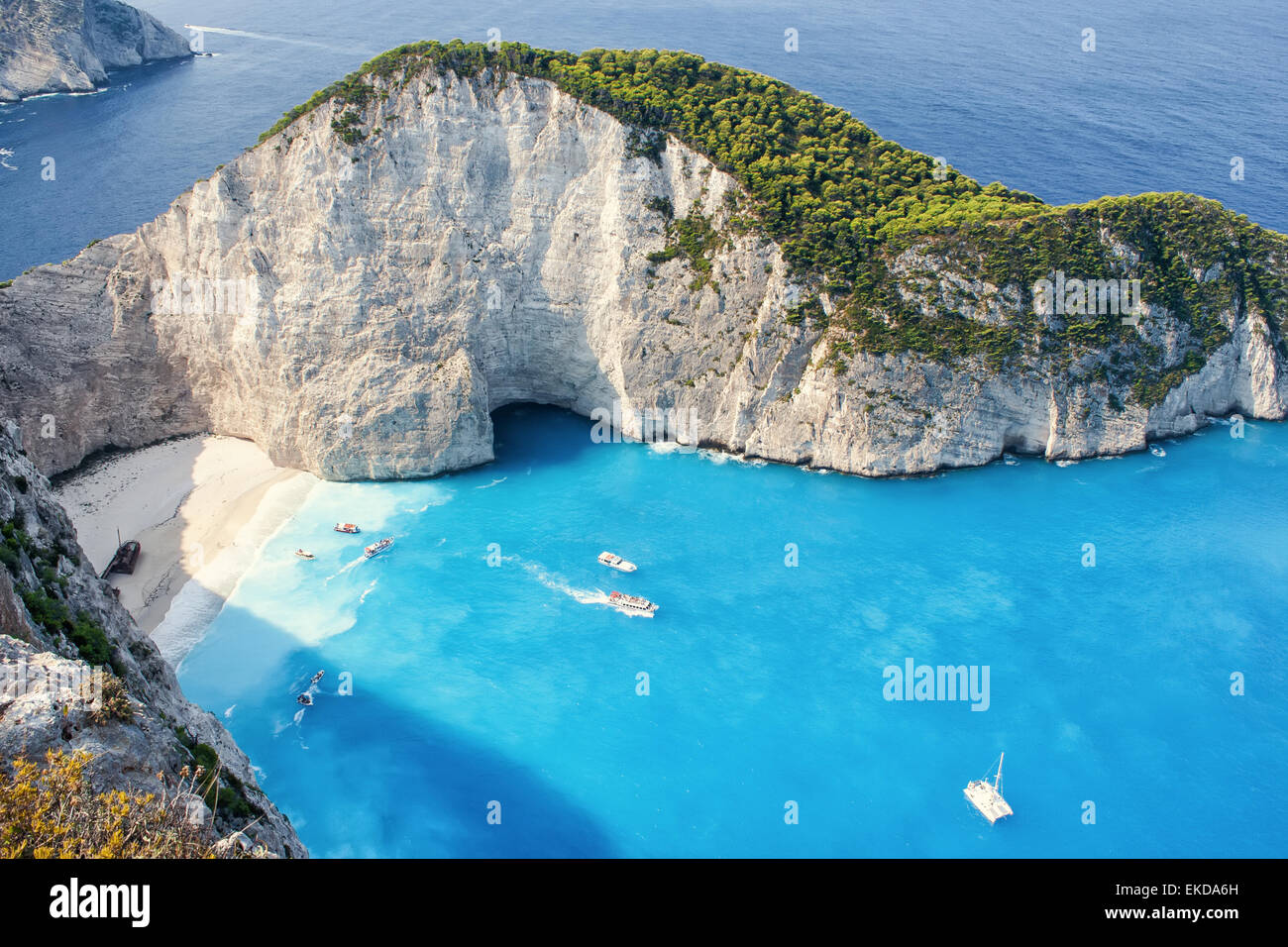 La splendida spiaggia di Navagio a Zante, in Grecia, con la famosa nave relattata Foto Stock