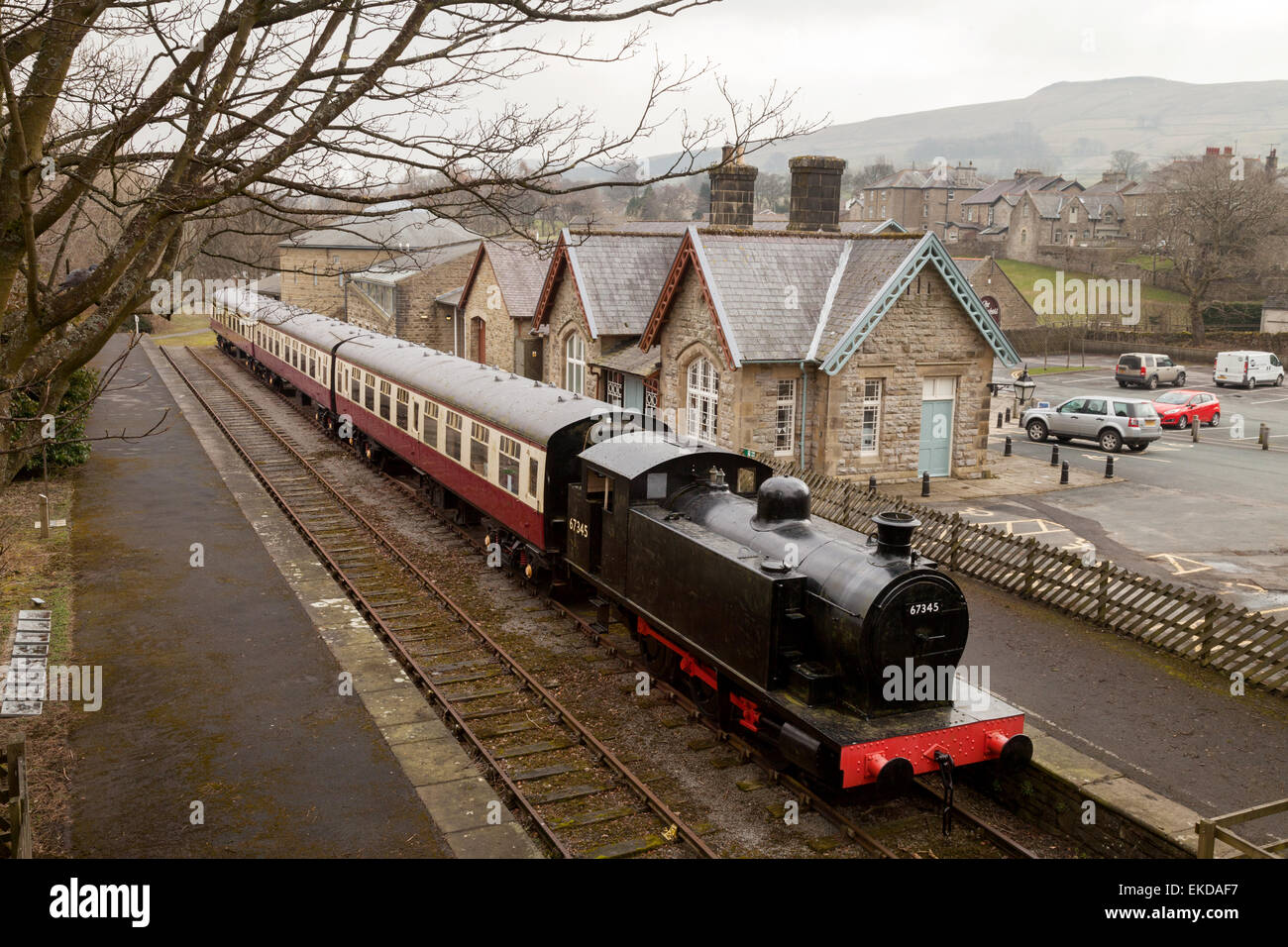 Un vecchio treno presentano nel vecchio Hawes stazione ferroviaria, ora il Dales museo di campagna, Yorkshire Dales, Hawes, England, Regno Unito Foto Stock