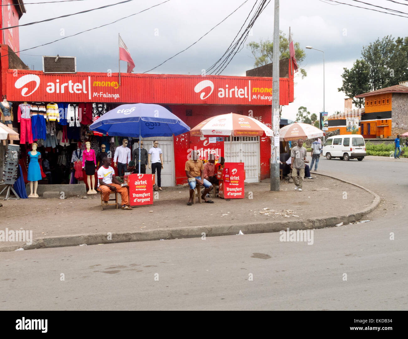 Monica Airtel store su un angolo di strada, Goma, provincia del nord Kivu, nella Repubblica democratica del Congo ( RDC ), Africa Foto Stock