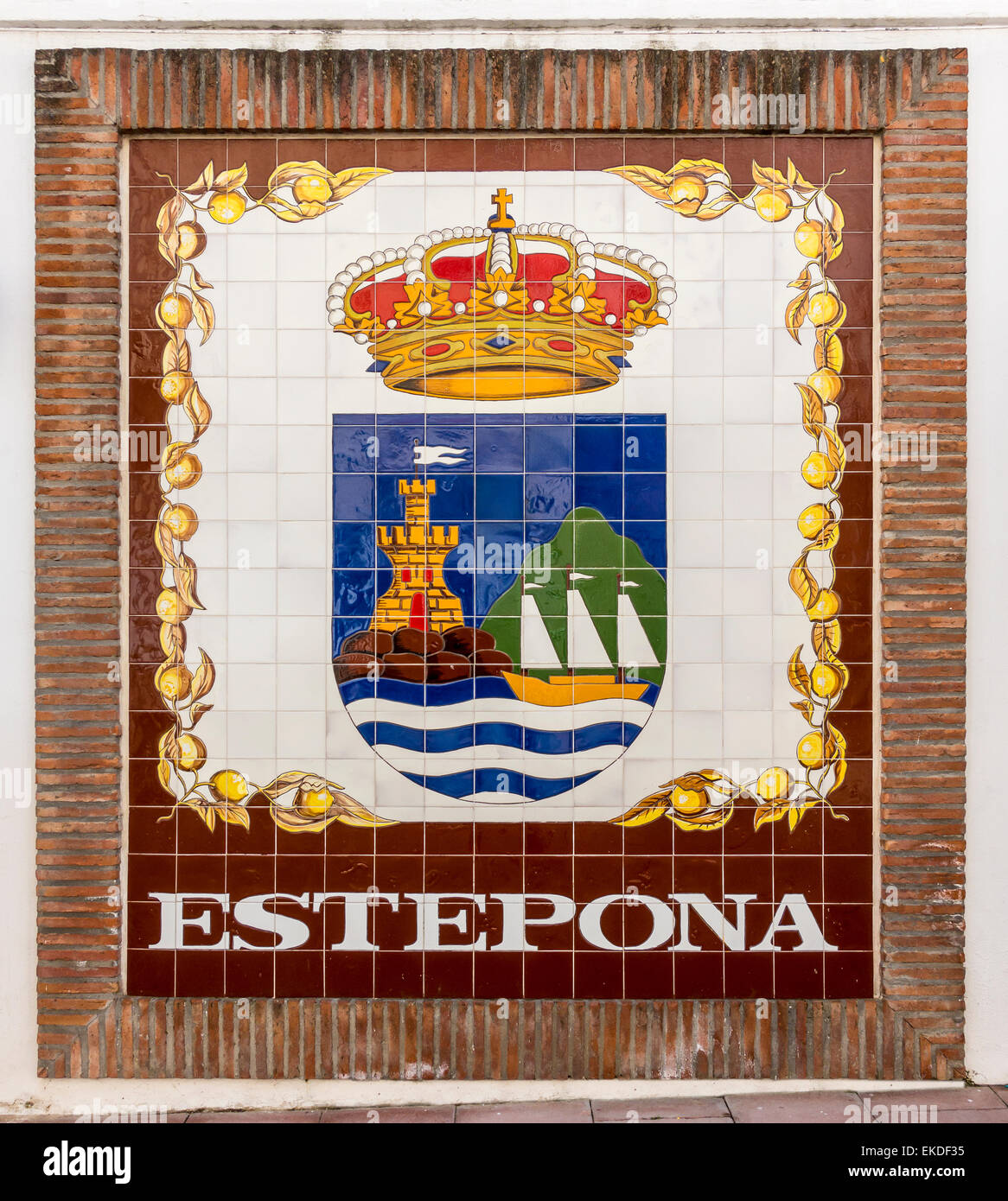 Estepona Spagna Città emblema in piastrelle Foto Stock